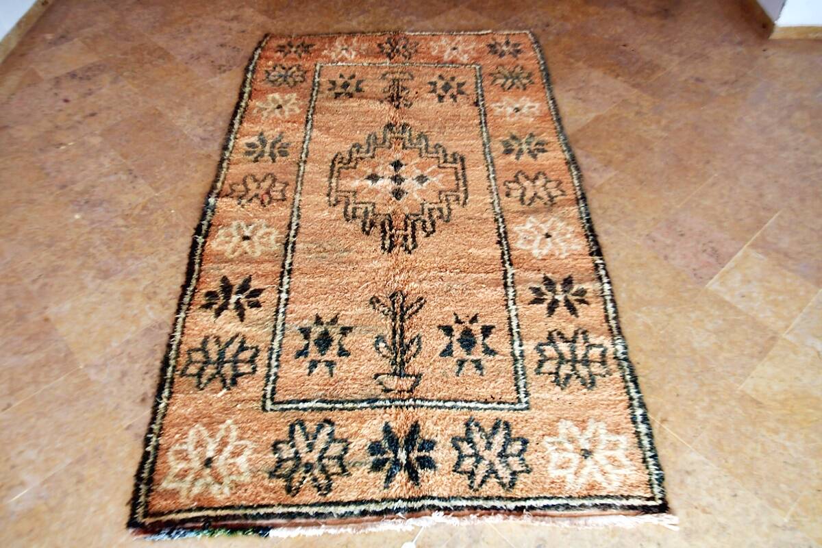 Vintage Boujaad Moroccan Berber rug 268 x 153 cm