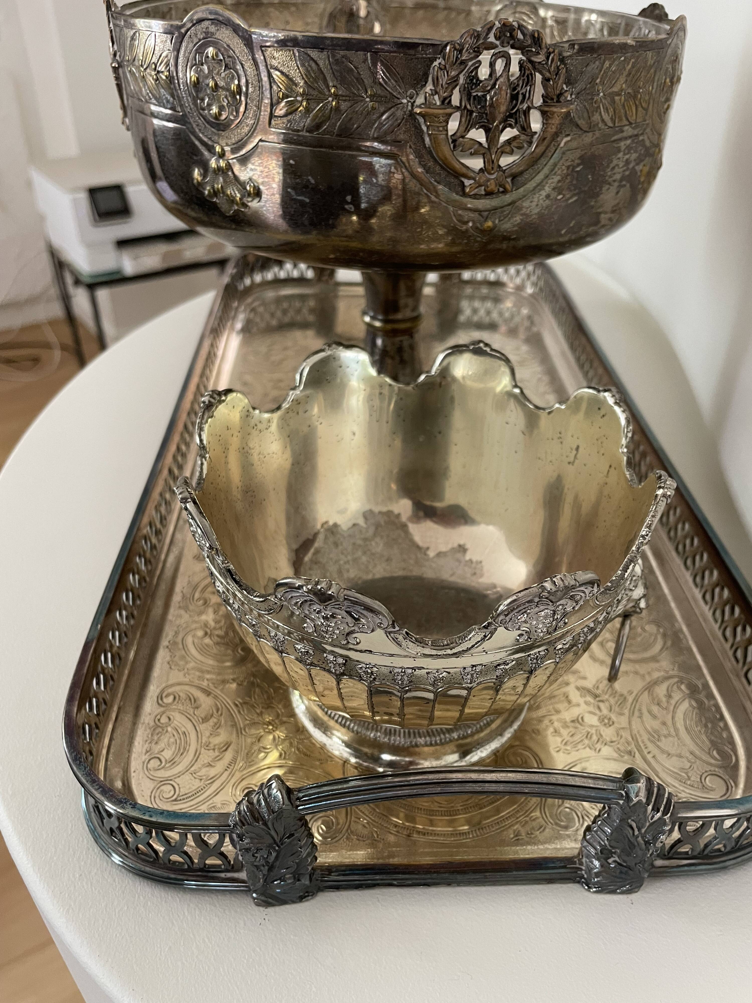 set of 3 silver metal chisel bowls with their tray