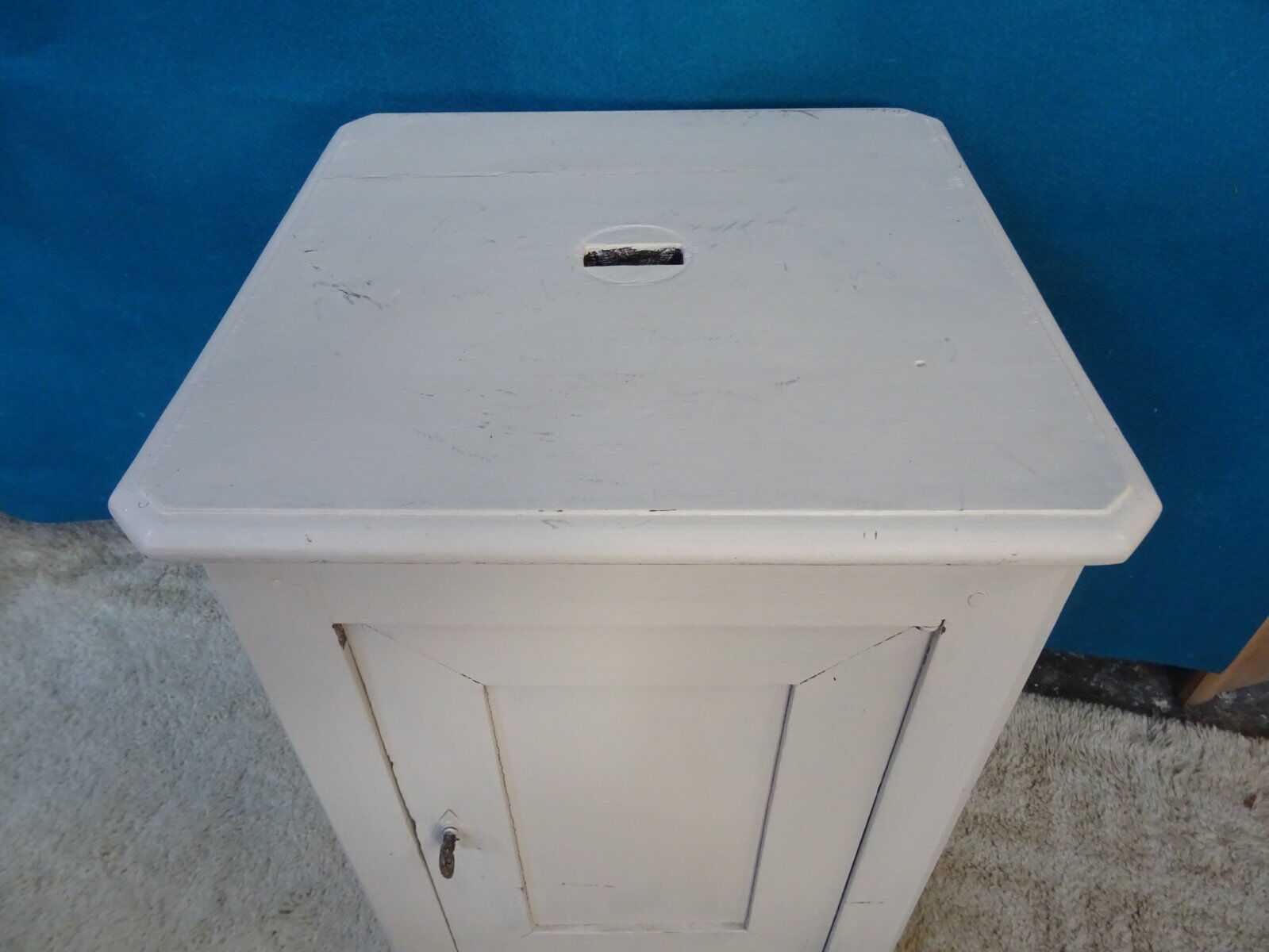 Buffet 19th to one door