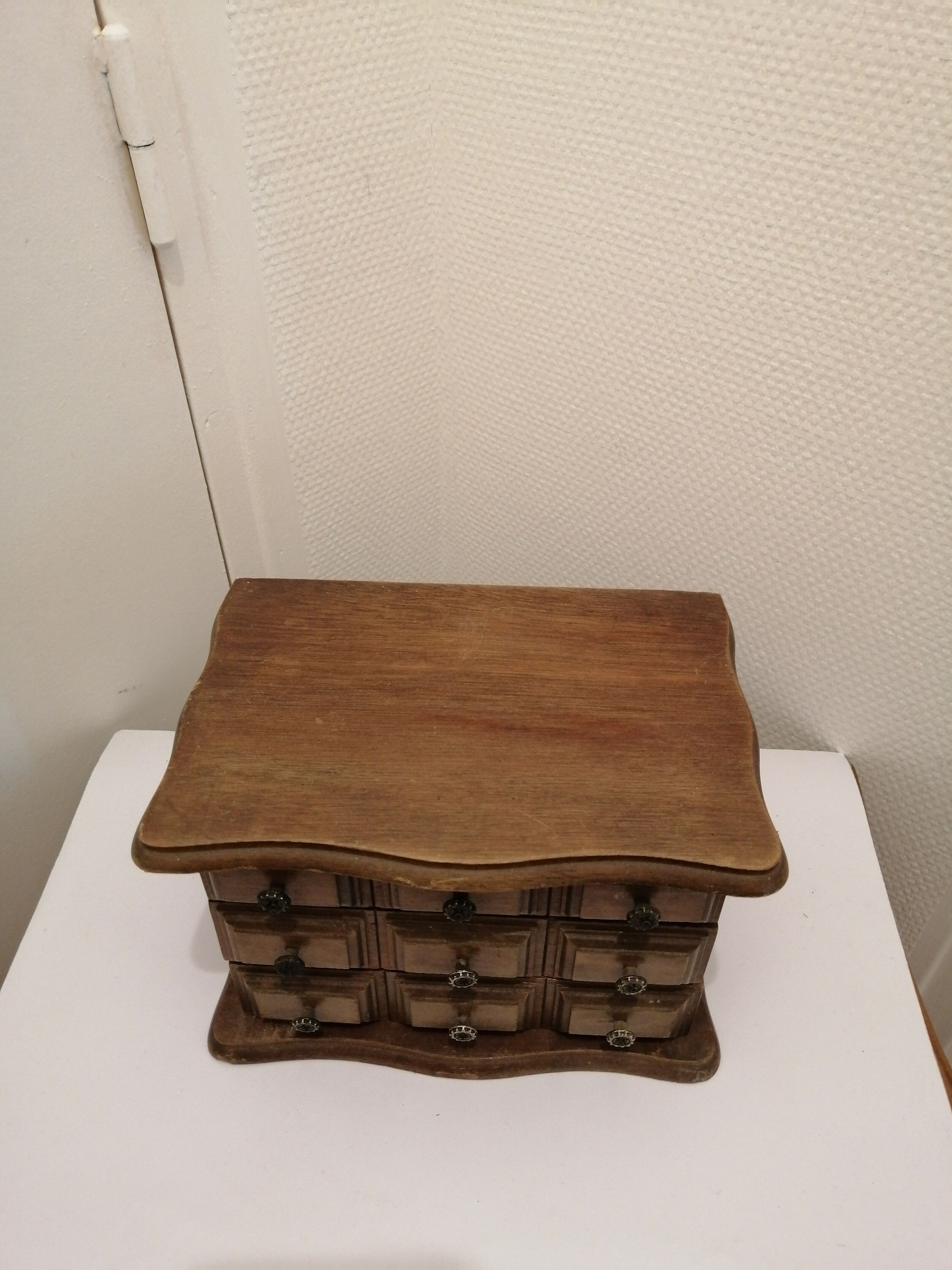 Wooden jewelry box
