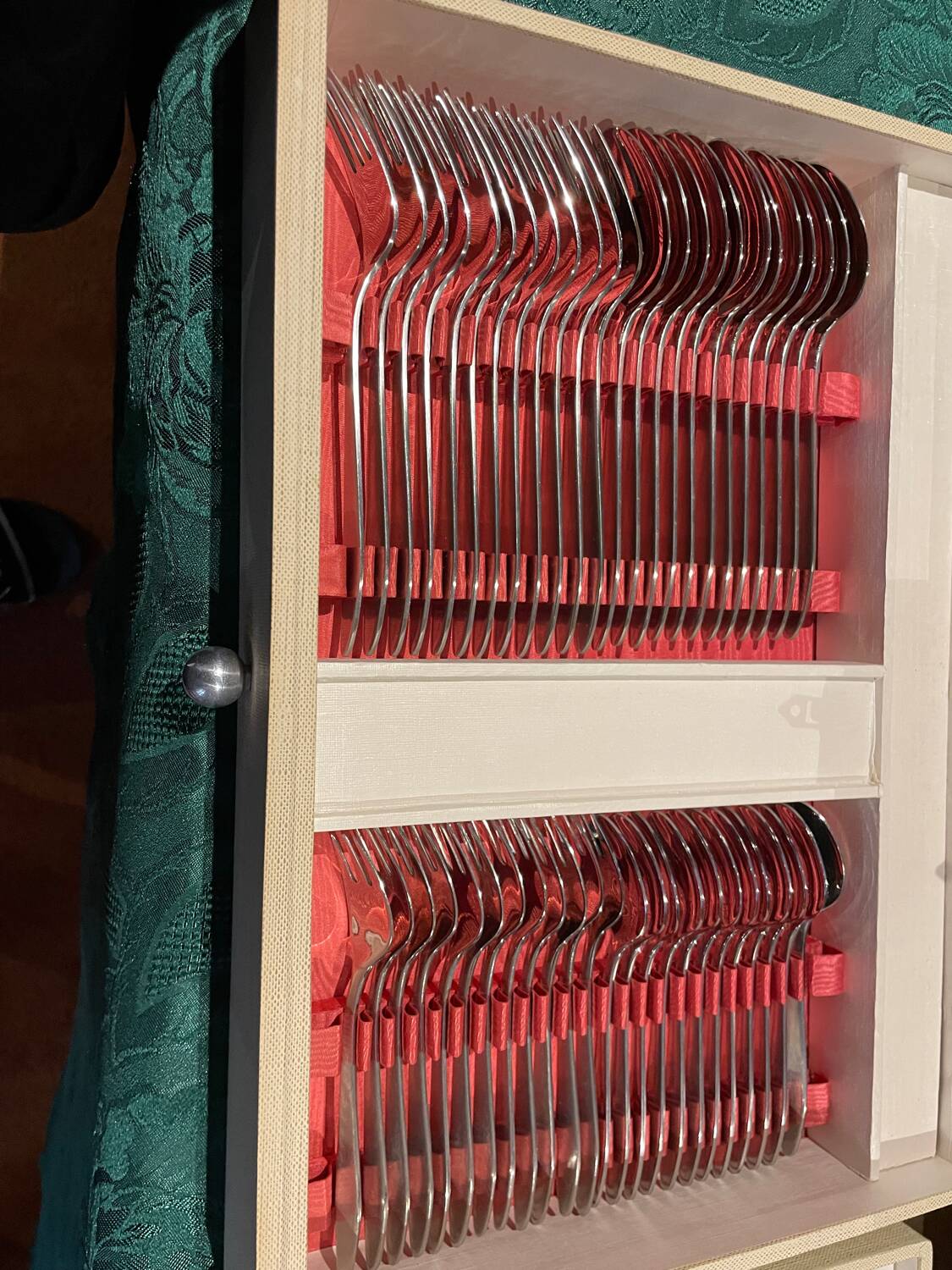 Vintage 138-piece cutlery set