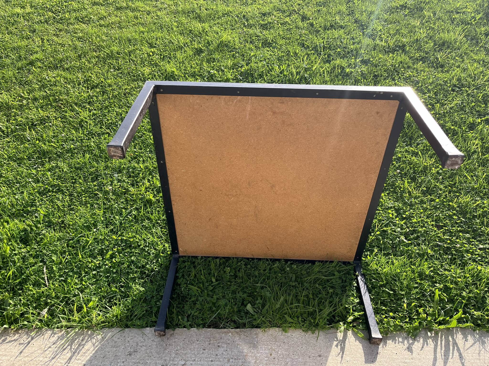 Brutalist coffee table in wrought iron and ceramic from the 70s