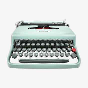 Machine à écrire Olivetti Lettera 22 bleue pastel