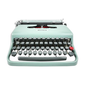 Olivetti Lettera 22 typewriter