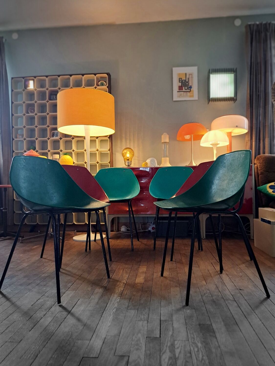 Suite of 5+1 shell chairs Pierre Guariche 1960