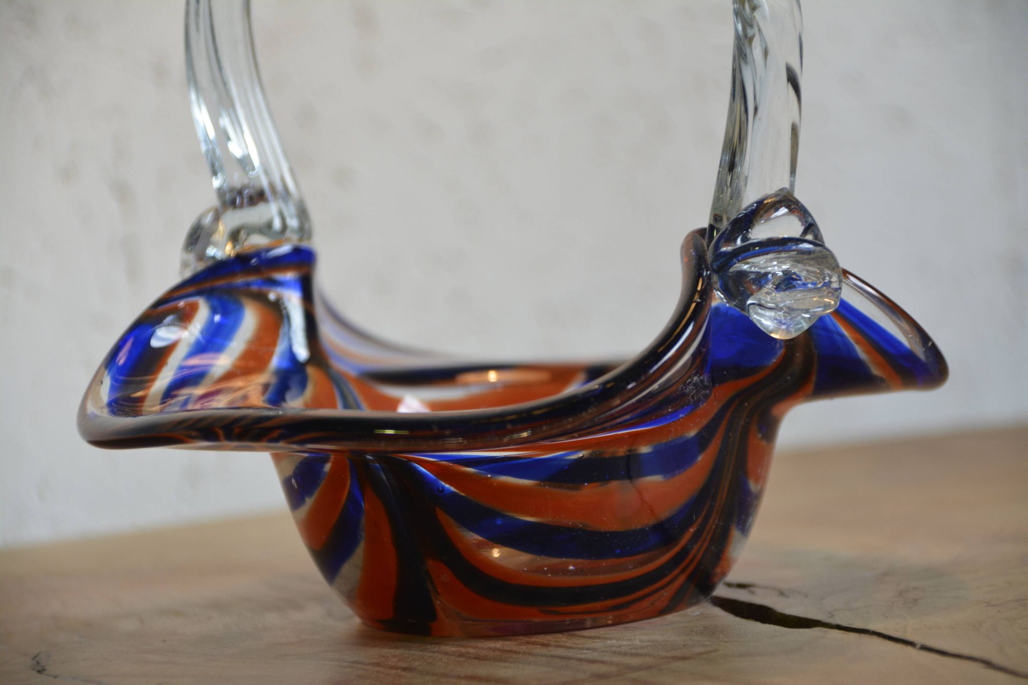 Panier bleu et rouge