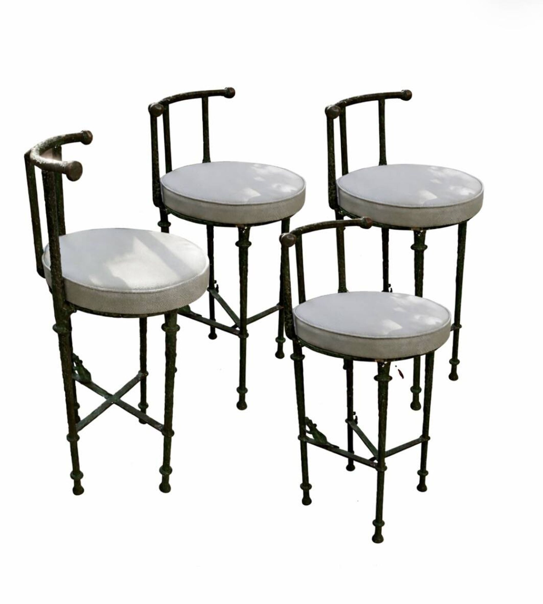 Lot de 4 tabourets en bronze patiné dans l esprit de Giacometti
