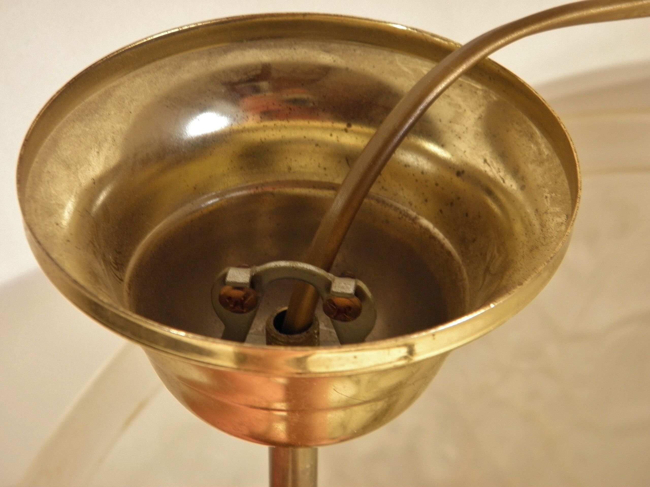 Art Deco basin suspension