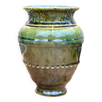 Vase artisanal en céramique.