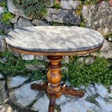 Small tripod pedestal table in walnut from the 19th century