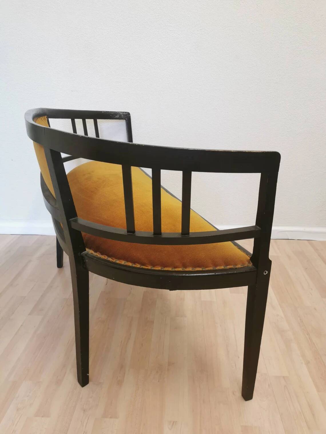 Banc Art Nouveau vintage en bois courbé : assise rembourrée des années 1950