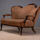 Sofa en bois vintage orné avec cadre décoratif sculpté et tapisserie marron, 175 × 114 × 80 cm