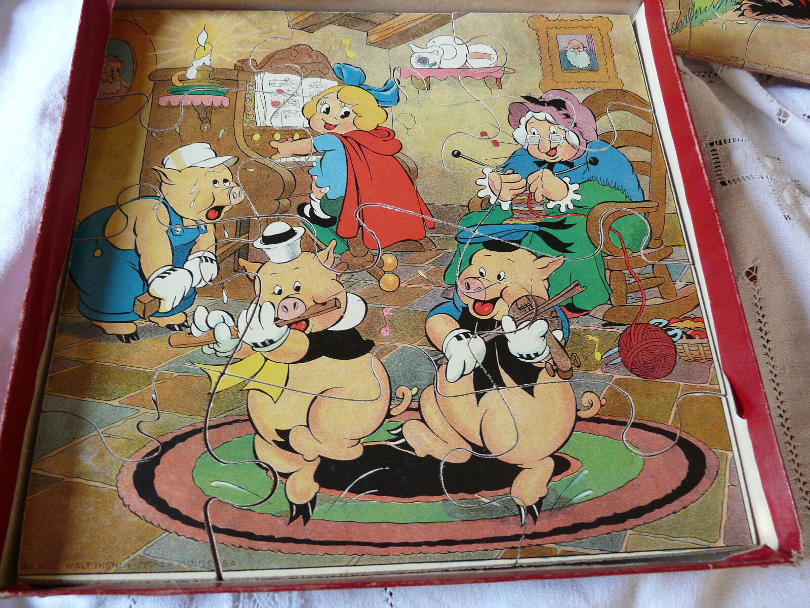 box of 6 wooden puzzles the 3 little walt Dizney pigs