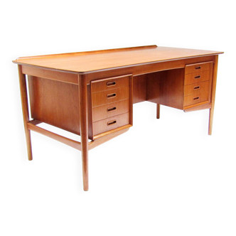 Sculpted 1960s Danish Desk in Teak by Svend Aage Madsen