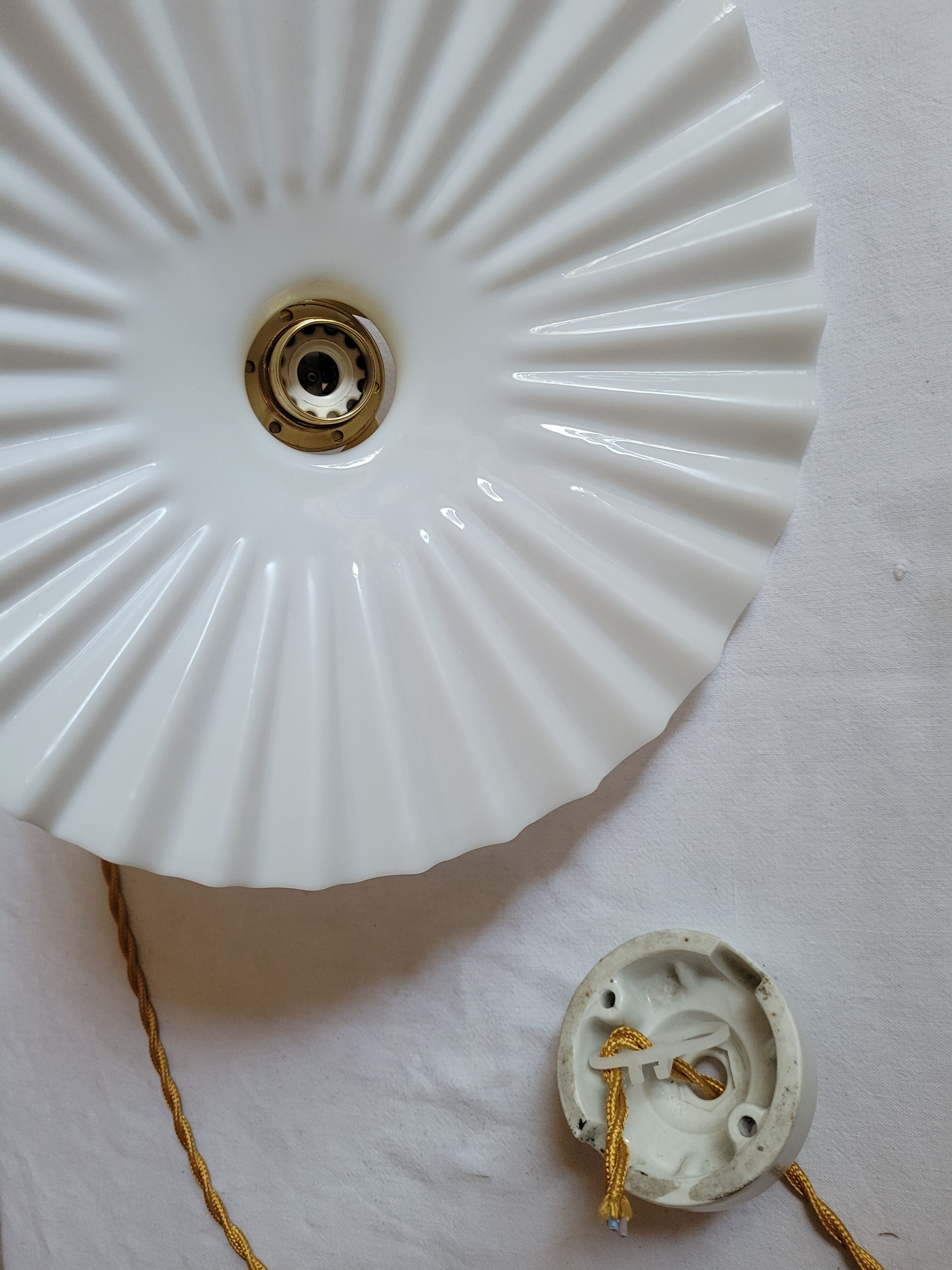 Pleated opaline hanging lamp