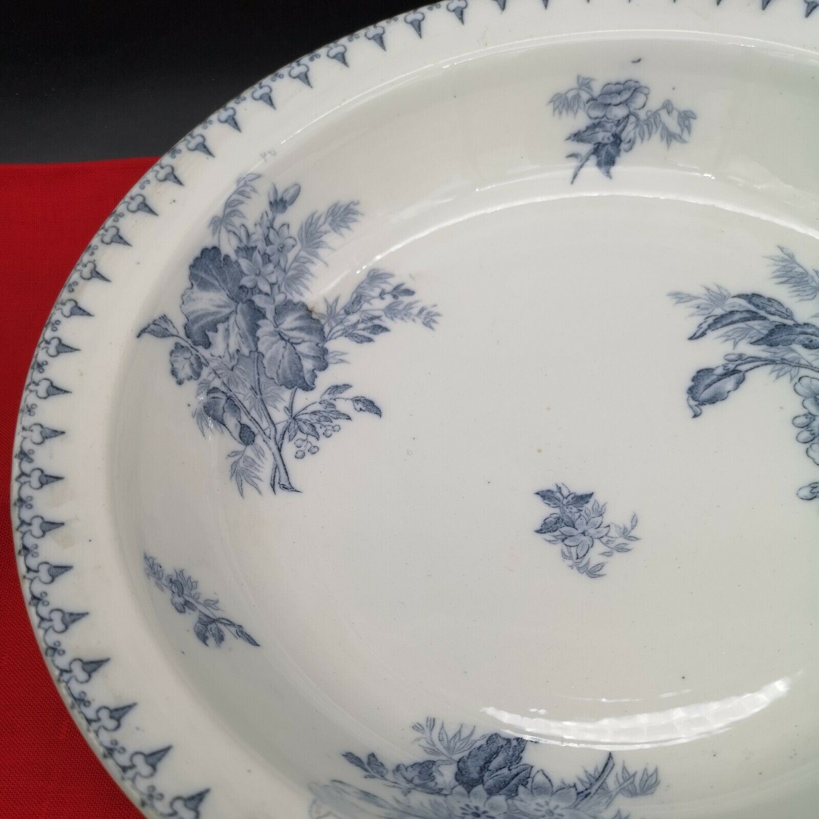 Earthenware dish Sarreguemines model Flora