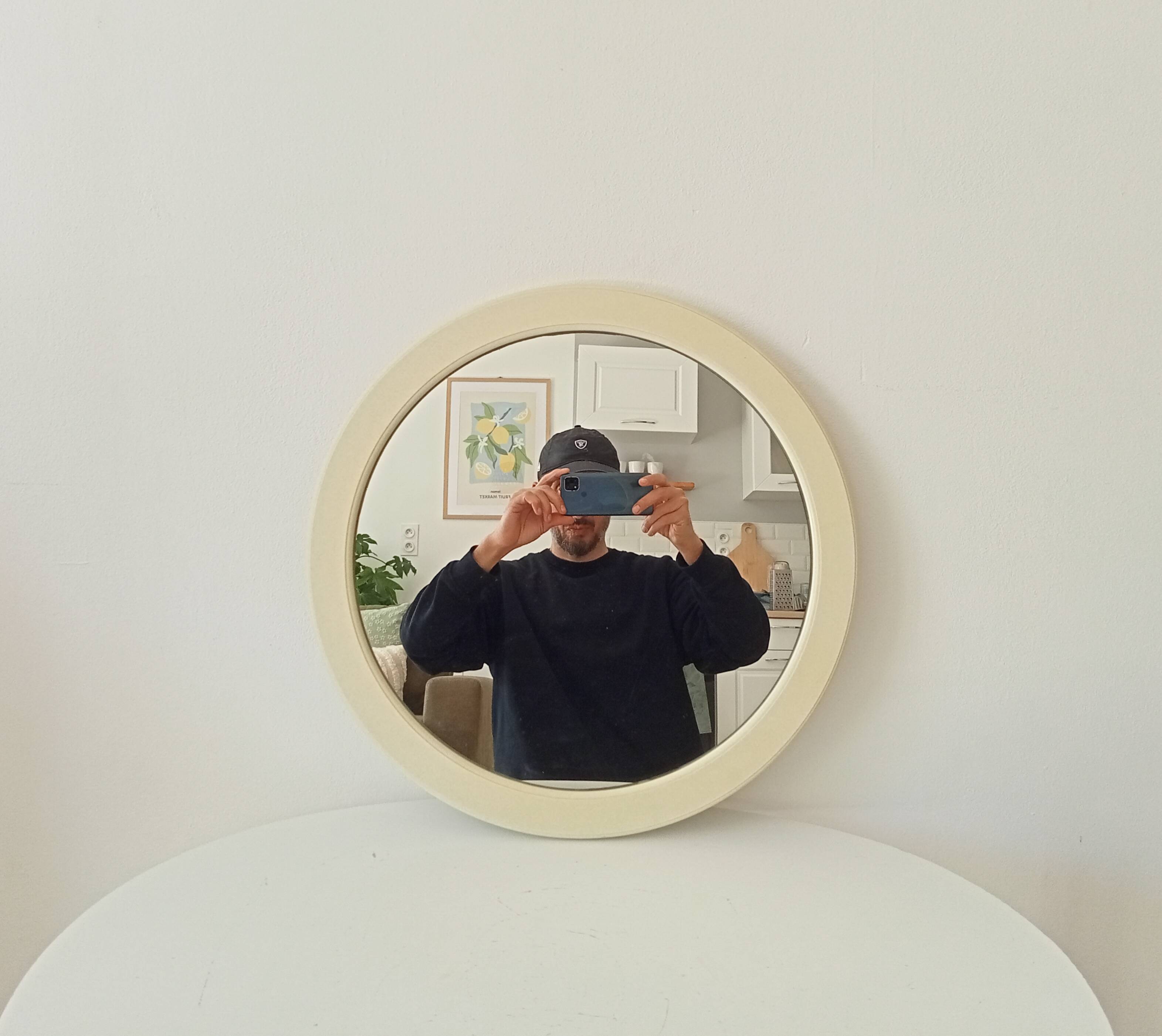 Vintage round mirror from the 70s/80s.