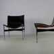 Un ensemble de deux chaises longues