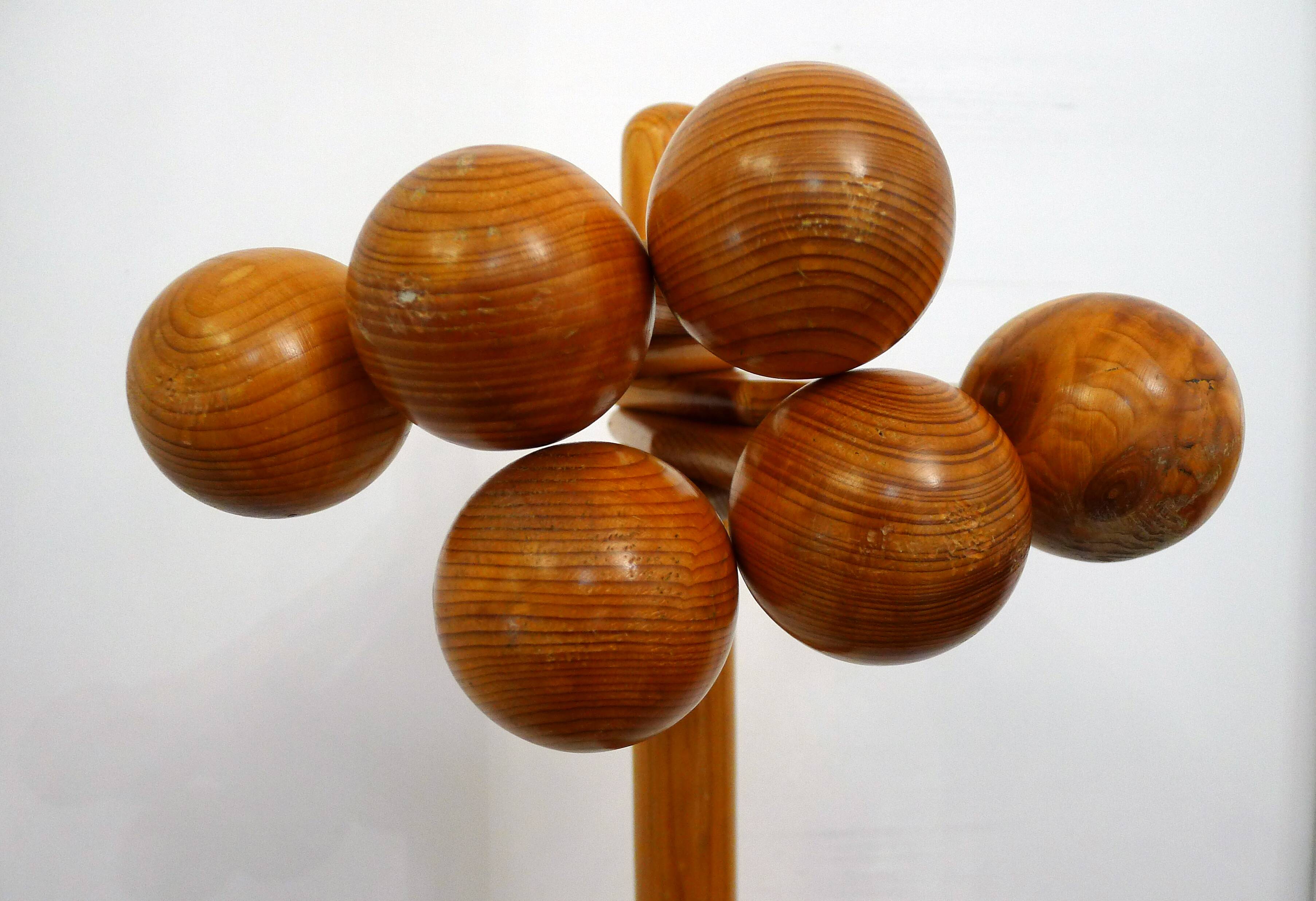 Satellite coat rack, 6 ball hooks on pivot, made of wood (pine)