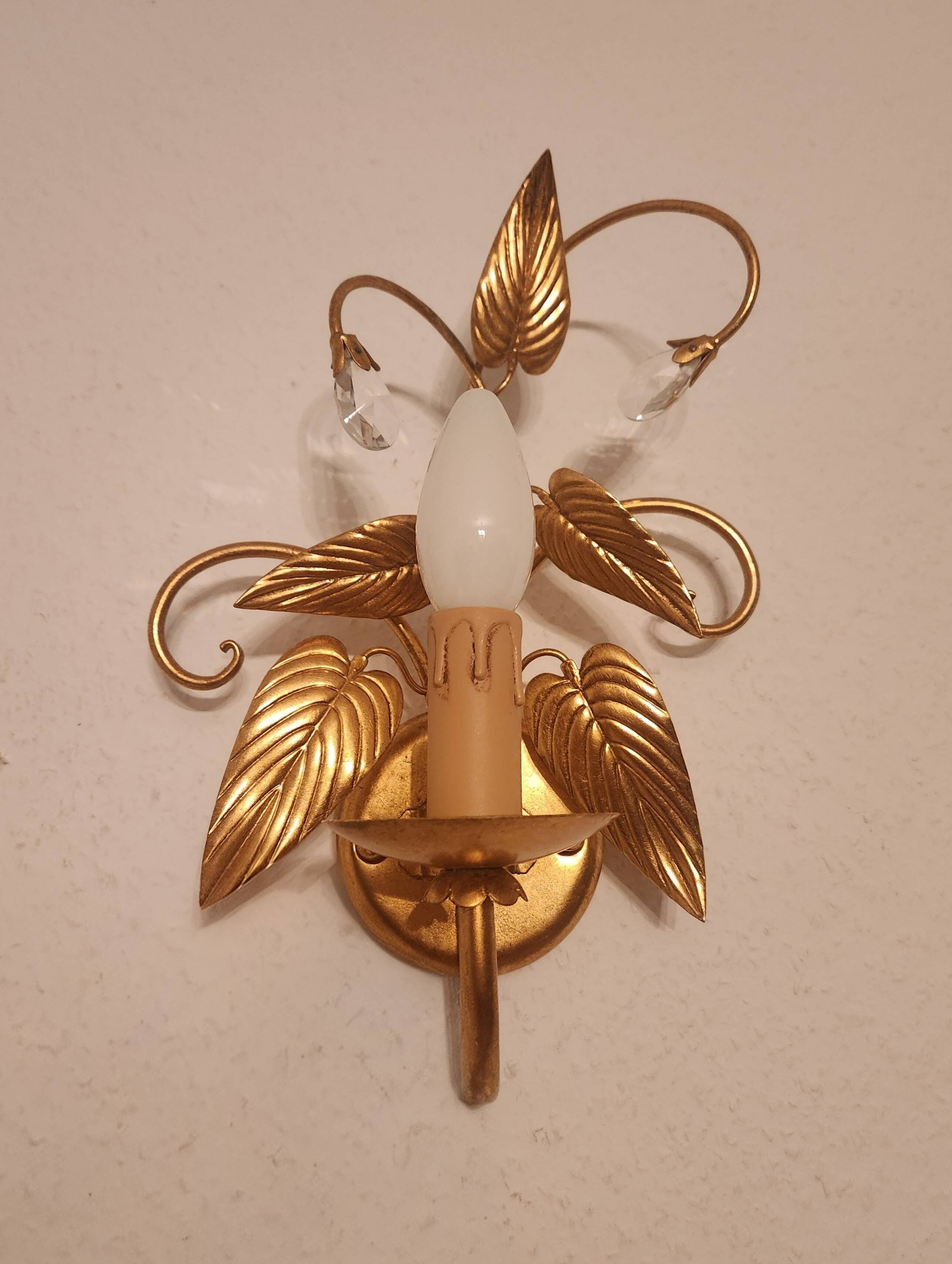 Shabby Wandlampe vergoldet Blattgold Kristallelemente Hollywood Regency 70s