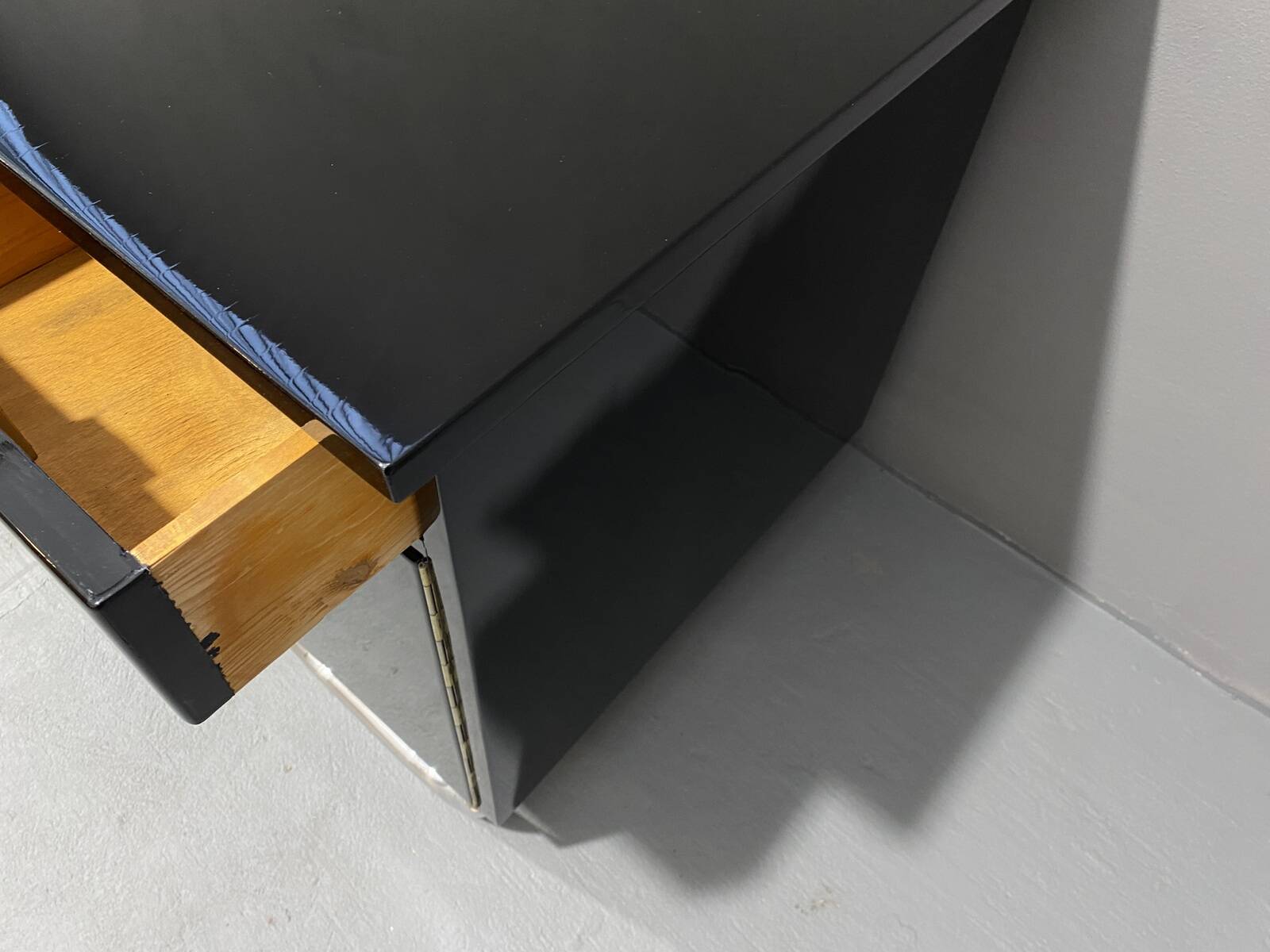 Bureau moderniste tchécoslovaque en chrome et bois, années 1950, Europe