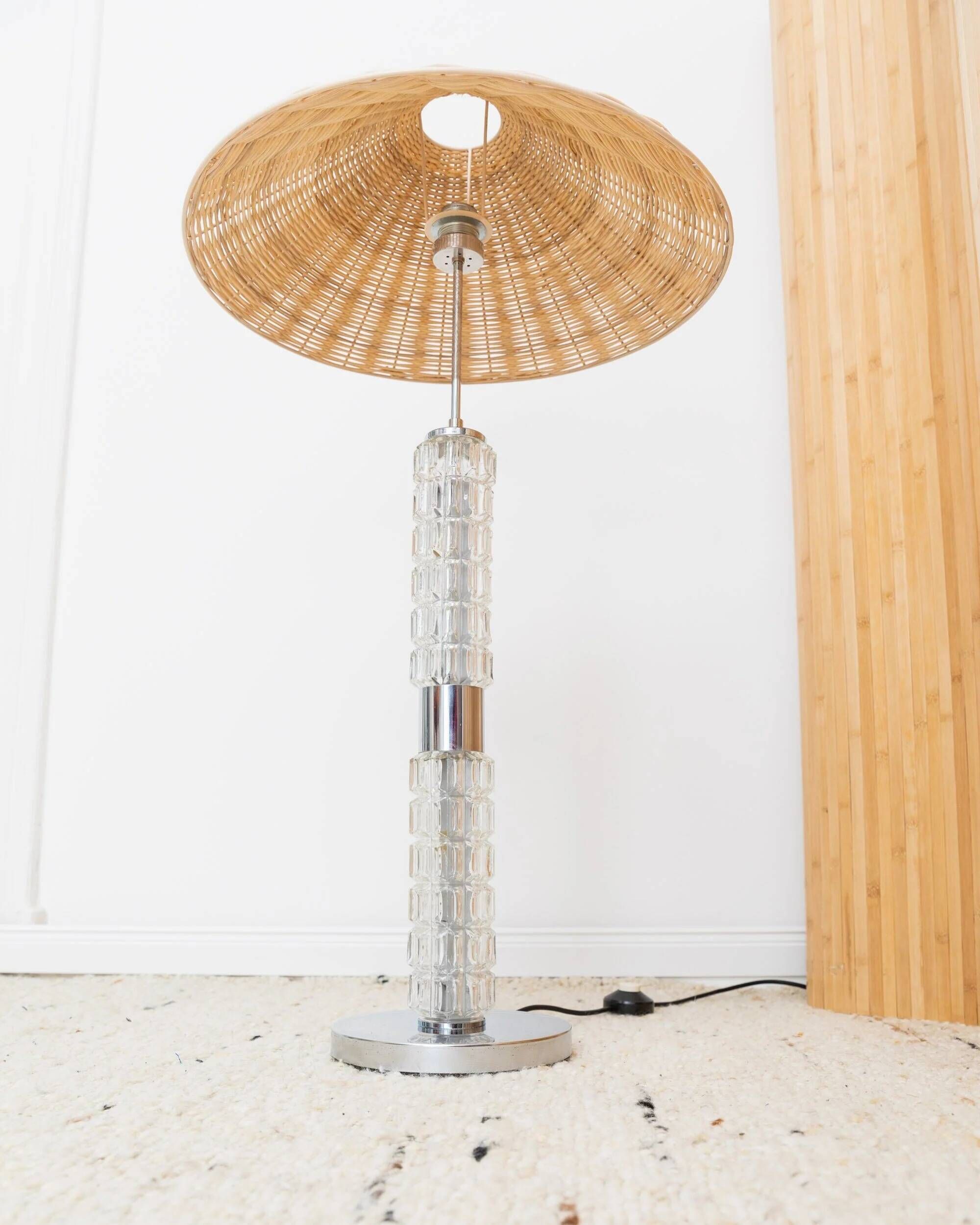 Richard Essig 1960s floor/table lamp with transparent glass body, chrome base, brown rattan shade