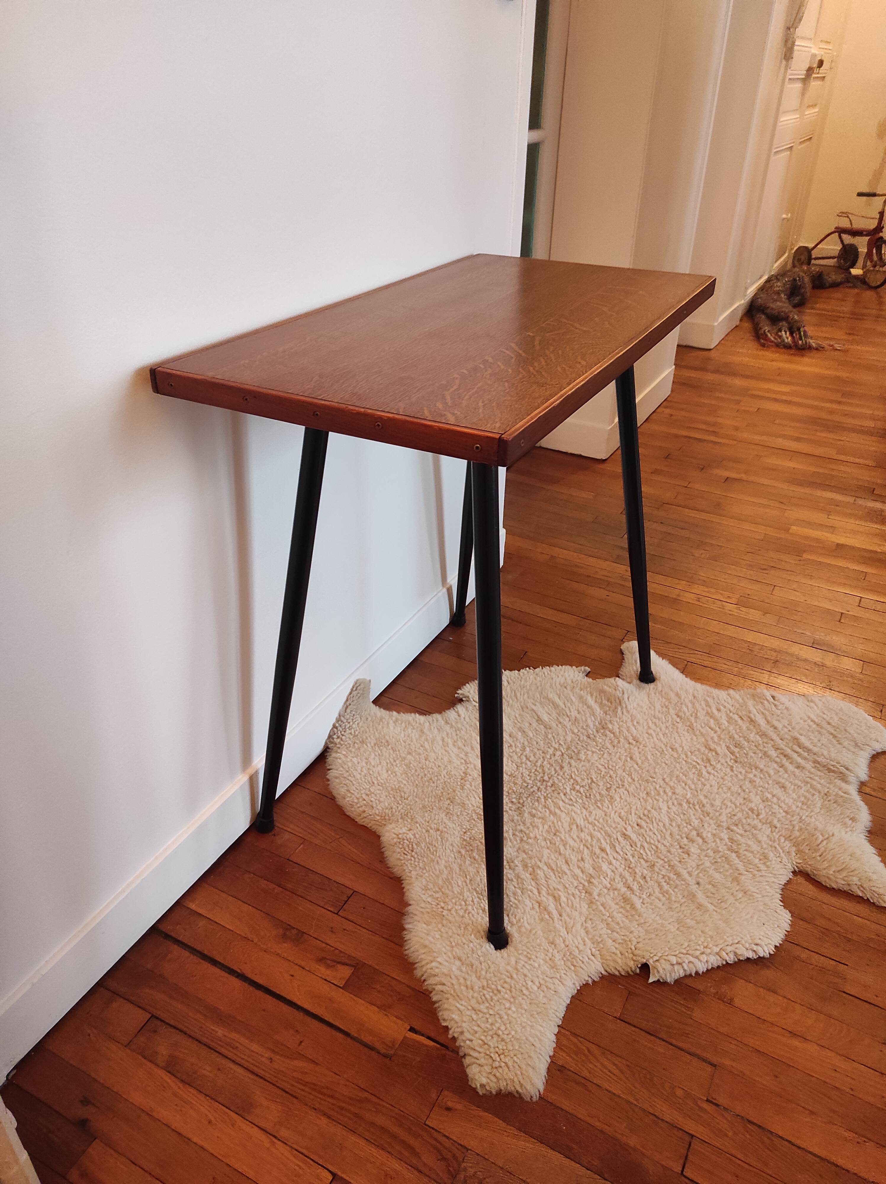 Black metal foot console