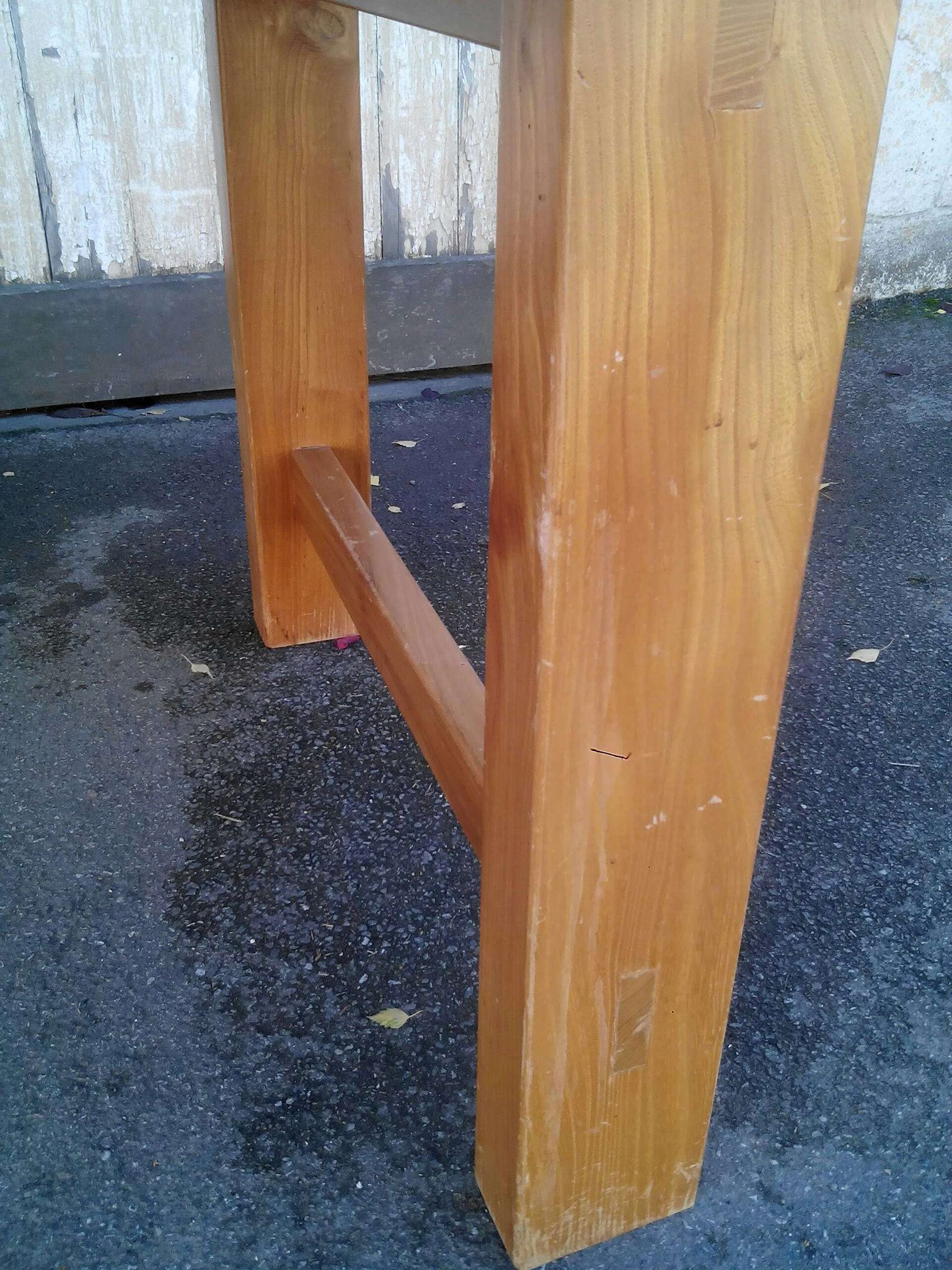 Table à manger en bois massif design brut