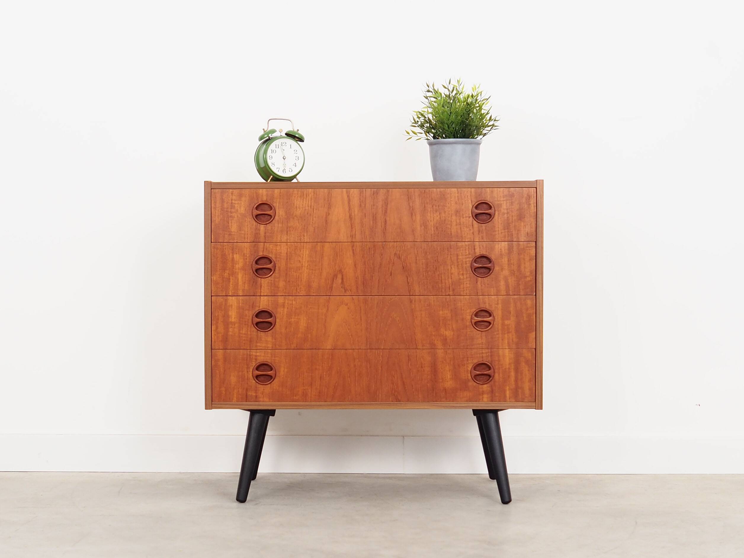 Commode en teck, design danois, années 1970, production : Danemark