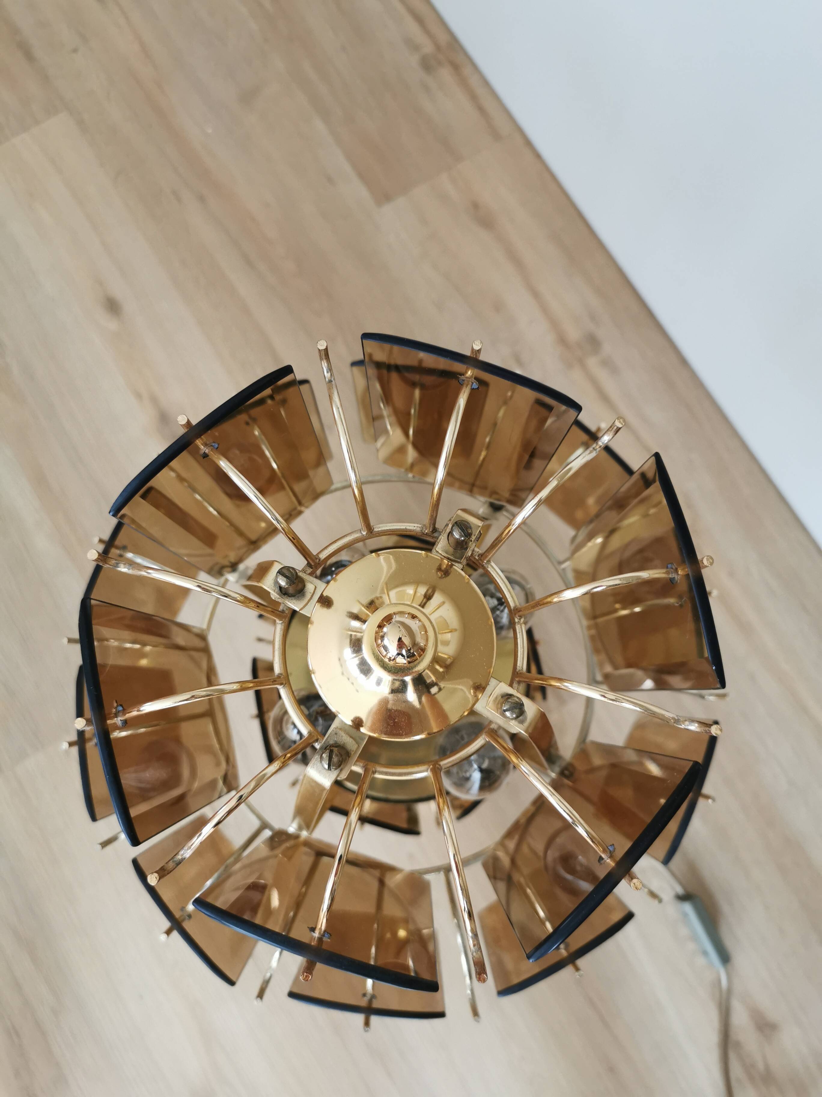 Lampe de bureau vintage en verre fumé : EGLO Leuchten, table dorée autrichienne des années 1980