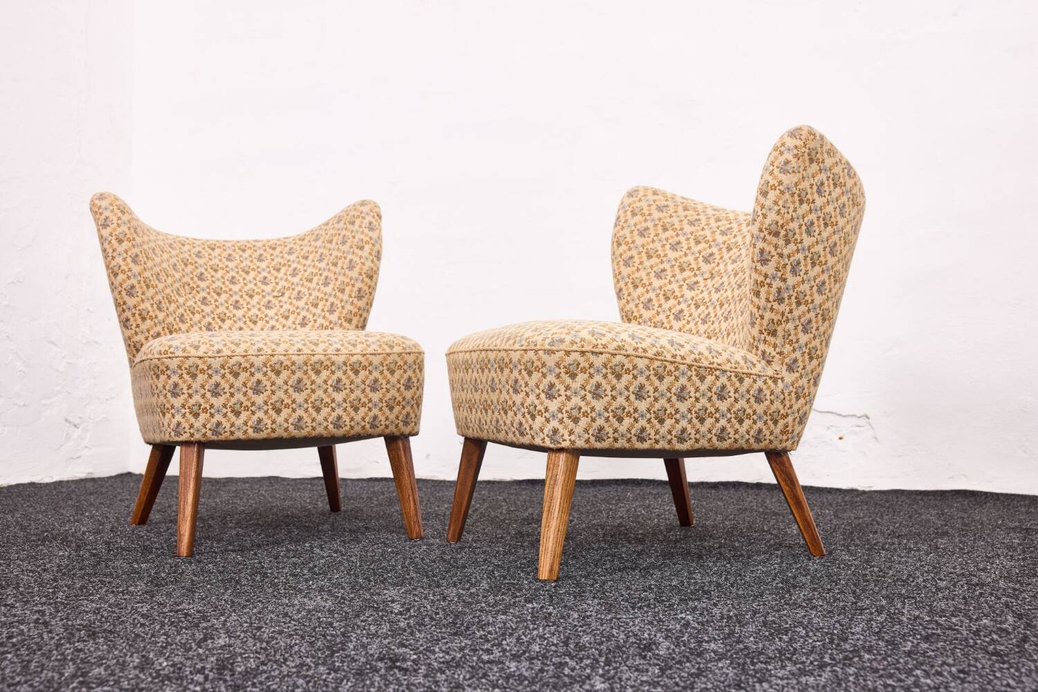 Ensemble canapé et fauteuil cocktail suédois, années 1950 – Dossier courbé