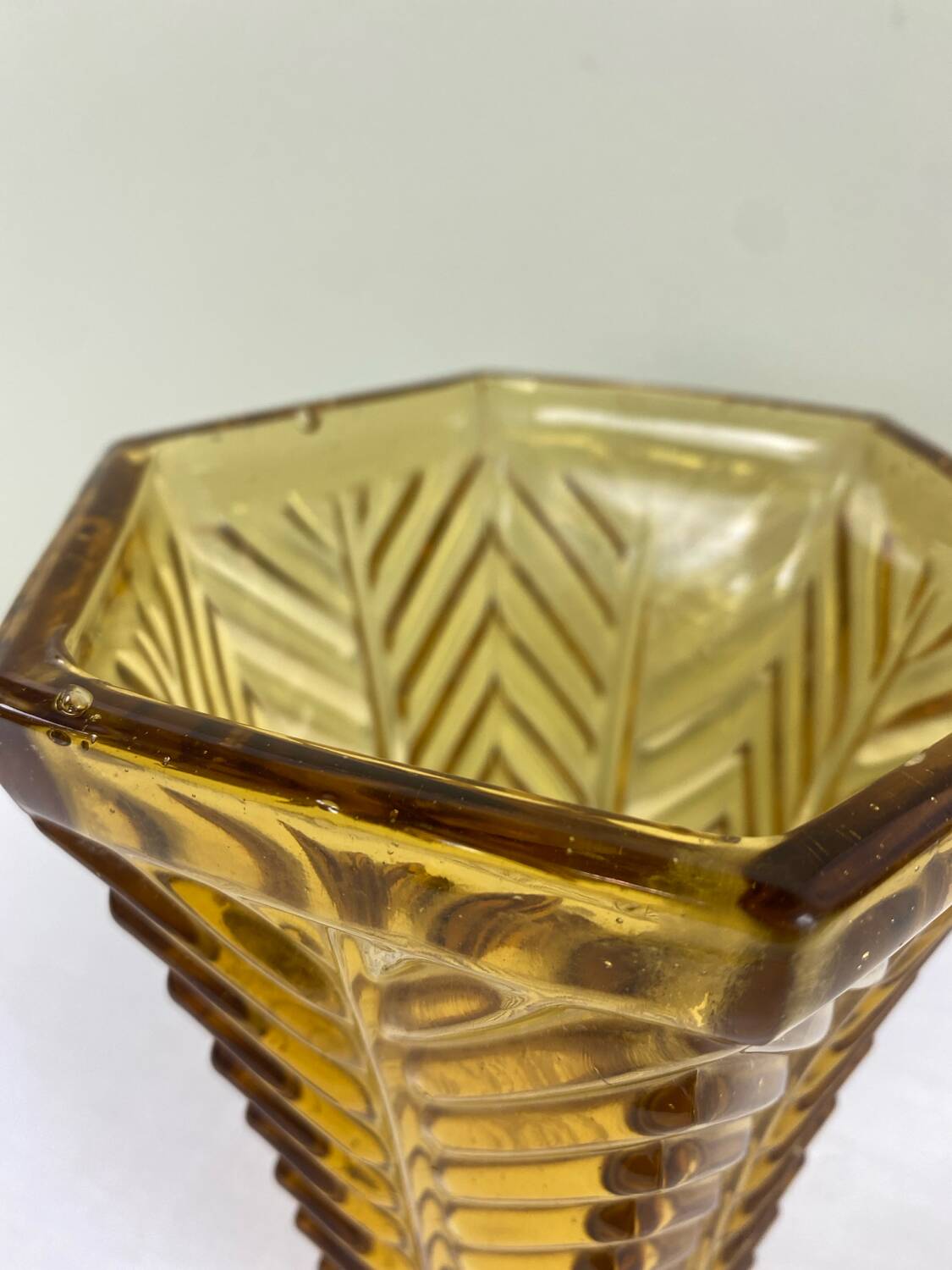 Vase art déco ambré