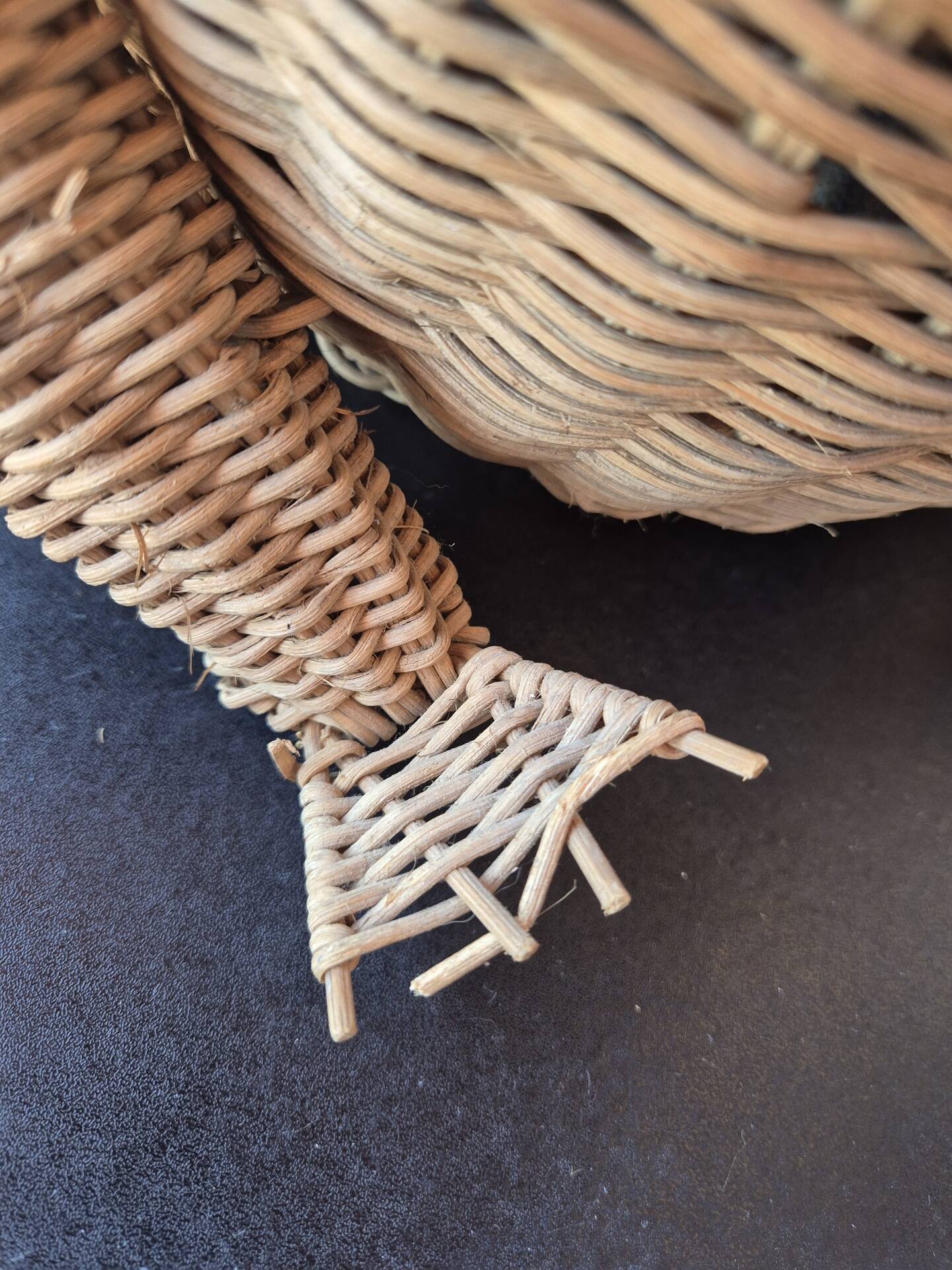Large vintage 1970s frog magazine rack in rattan — Original fabric