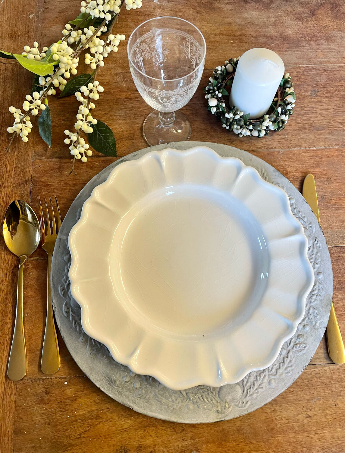 Pair of trays under plates Gray