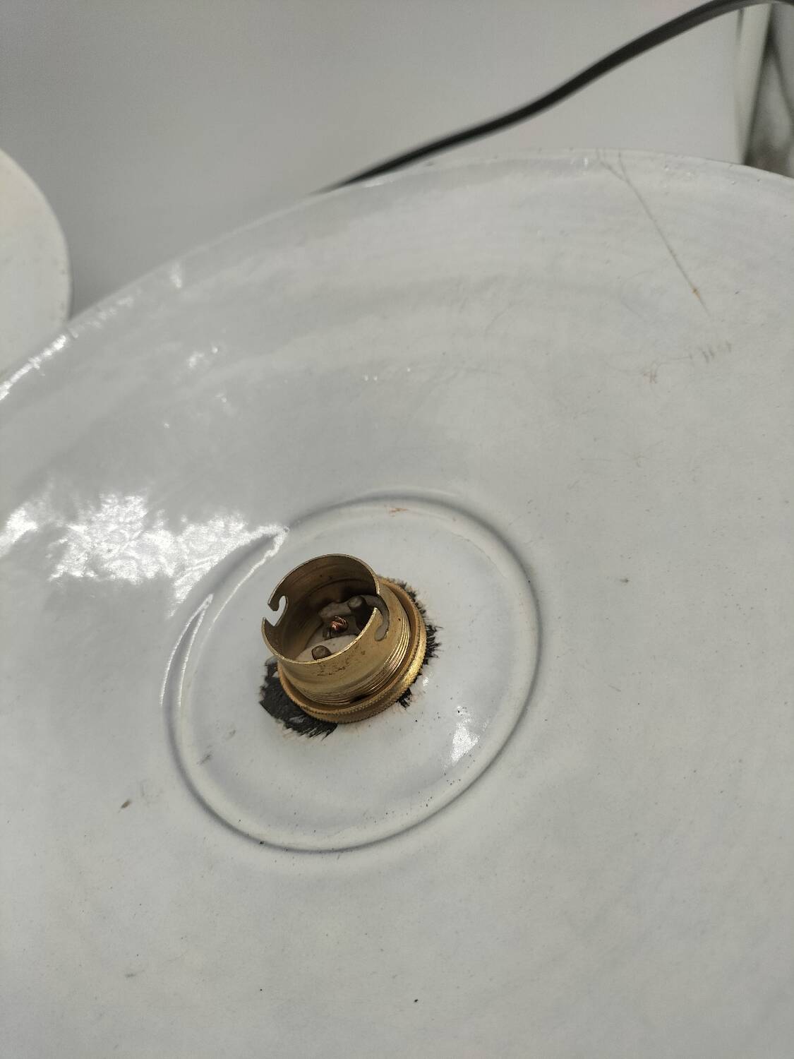 Enamelled sheet metal suspensions