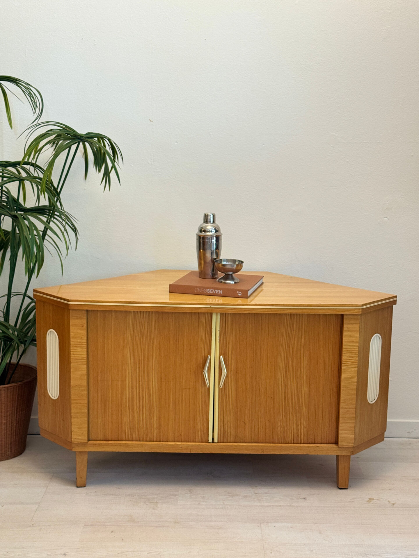 Cabinet de bar vintage « speakeasy »