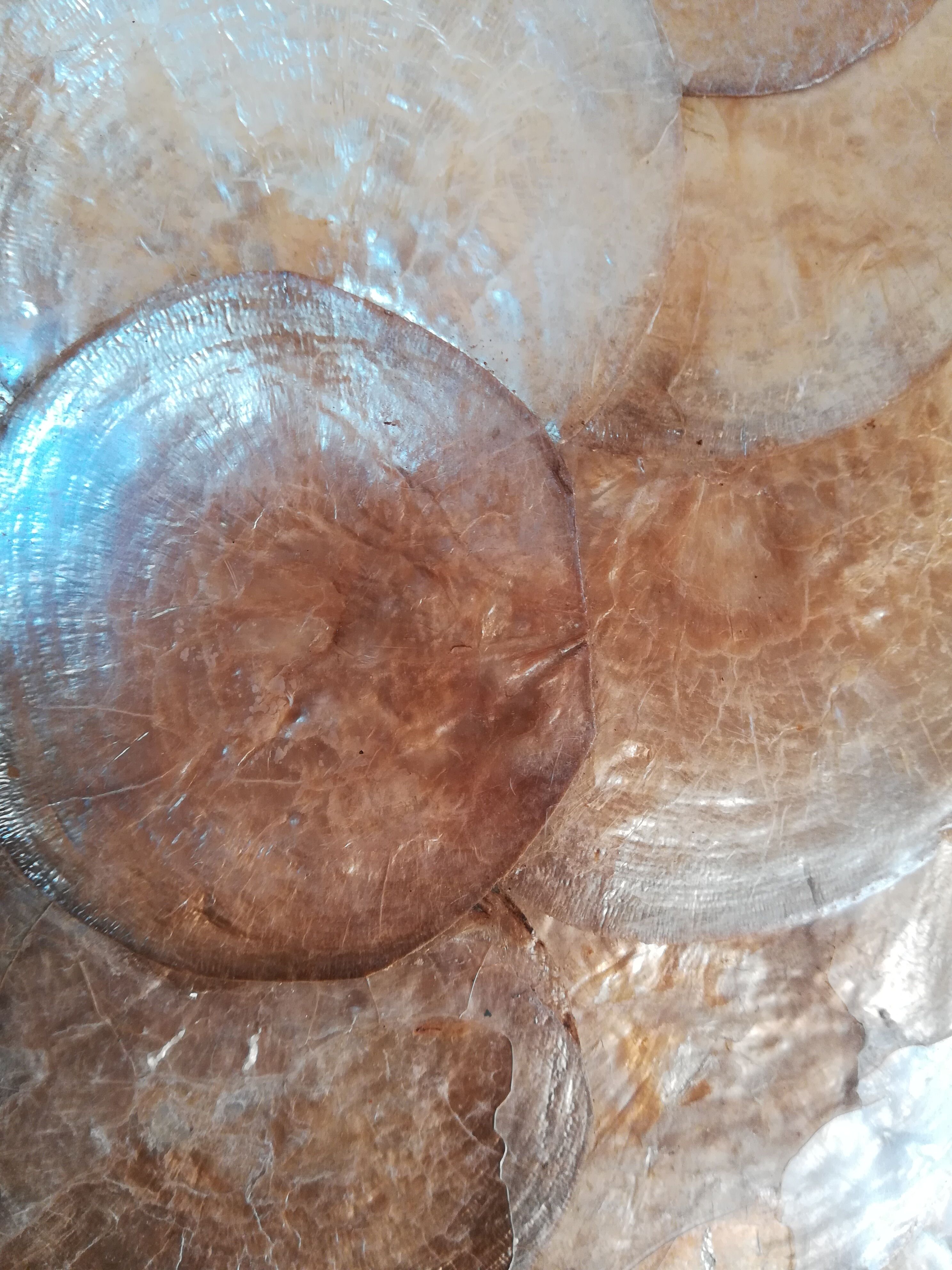 Mother-of-pearl plateau