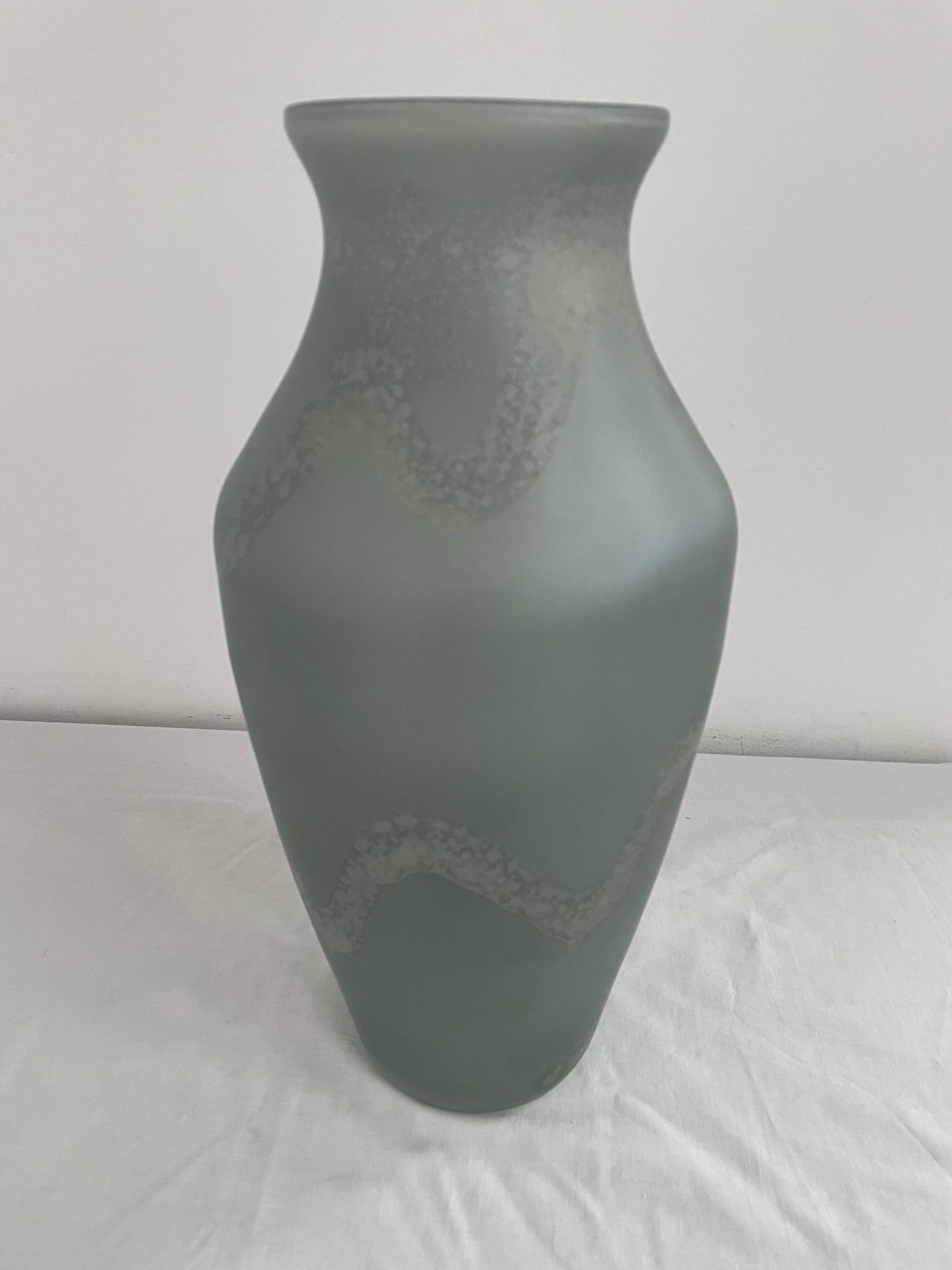 Large glass vase, Trait d'Union, gray-green tones, sandblasted vase decoration, elegant and chic