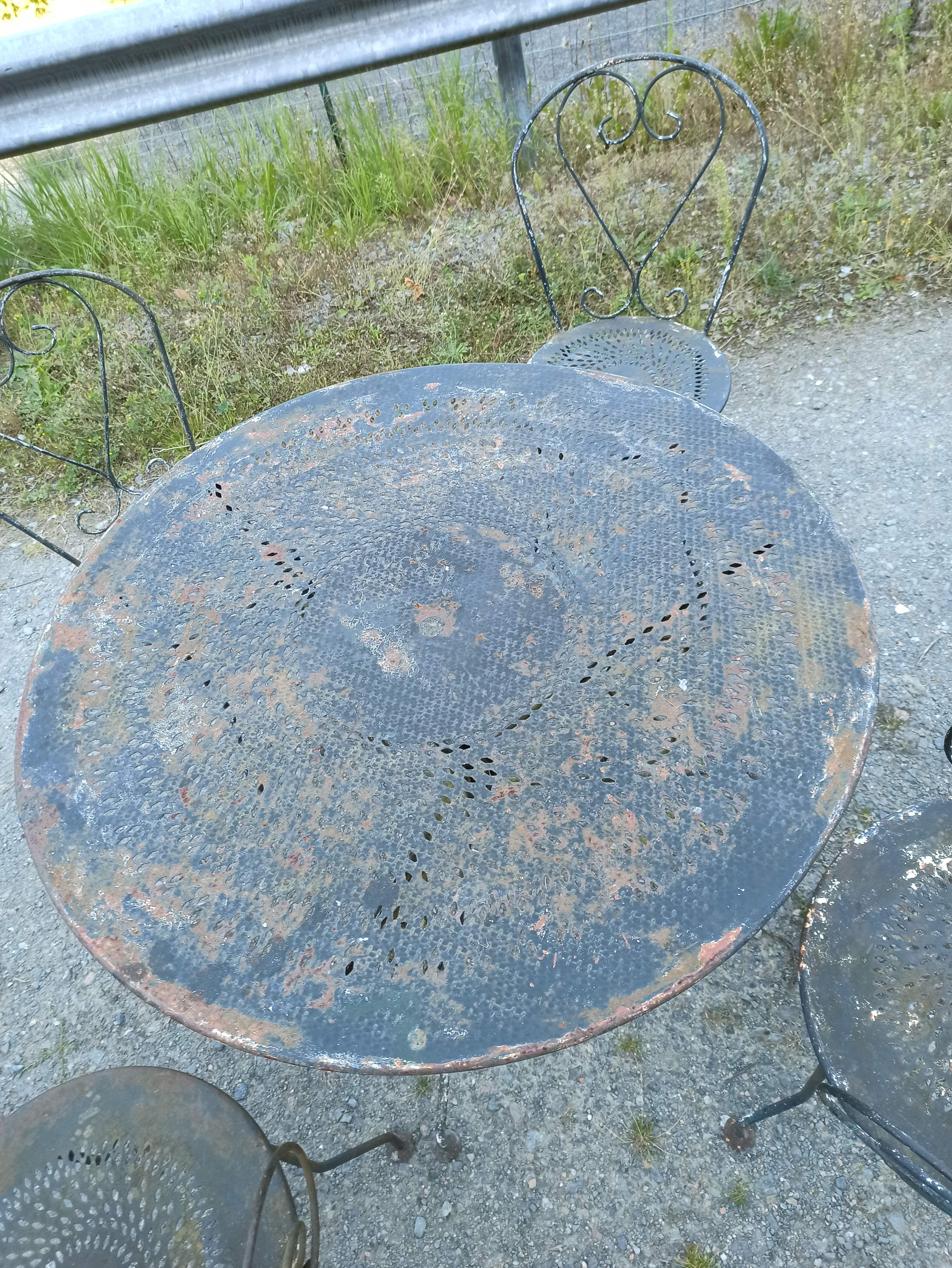 Iron garden furniture armchairs chairs round table