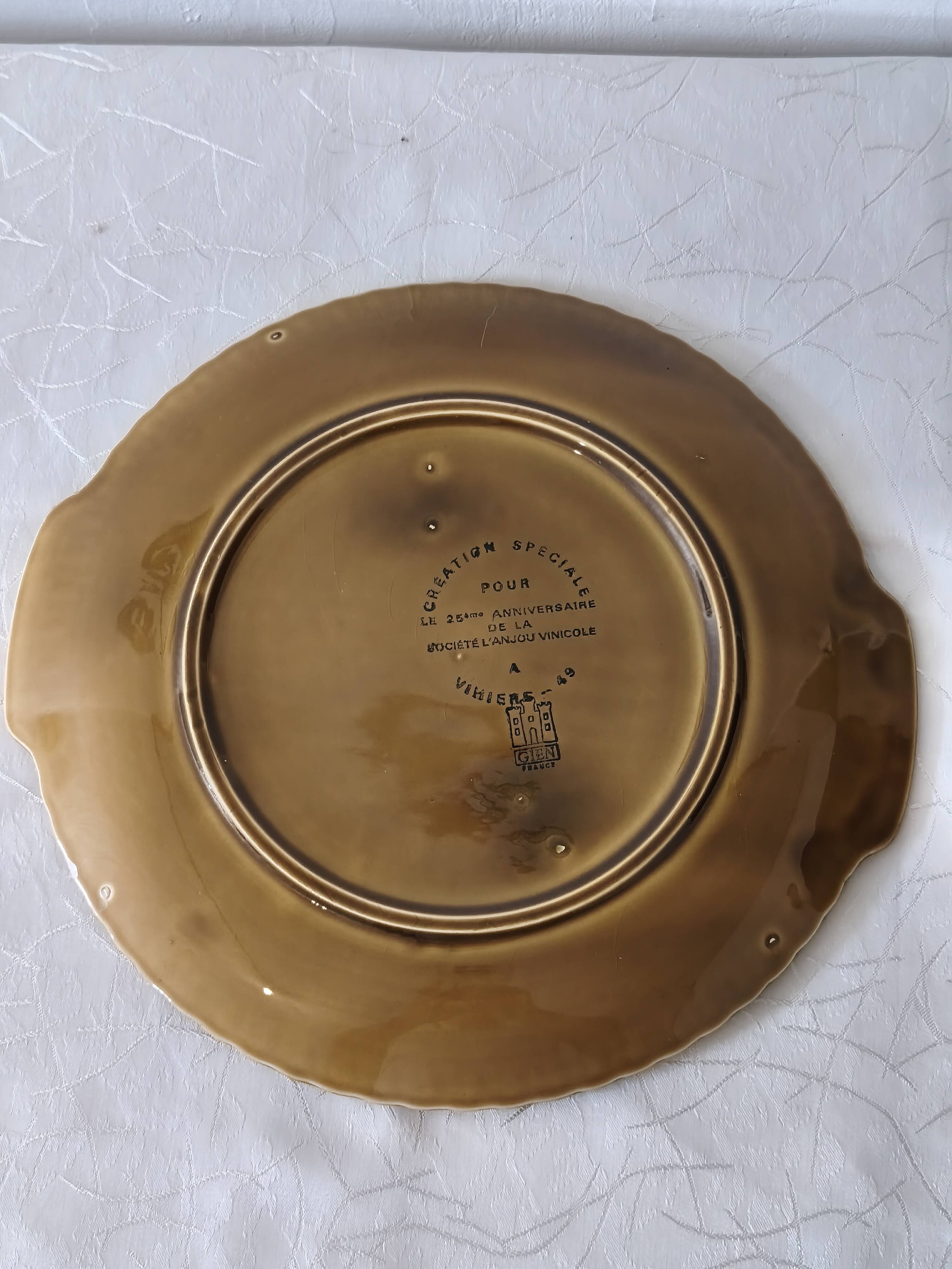 Plat de présentation vintage en faïence de Gien création spéciale Chambord