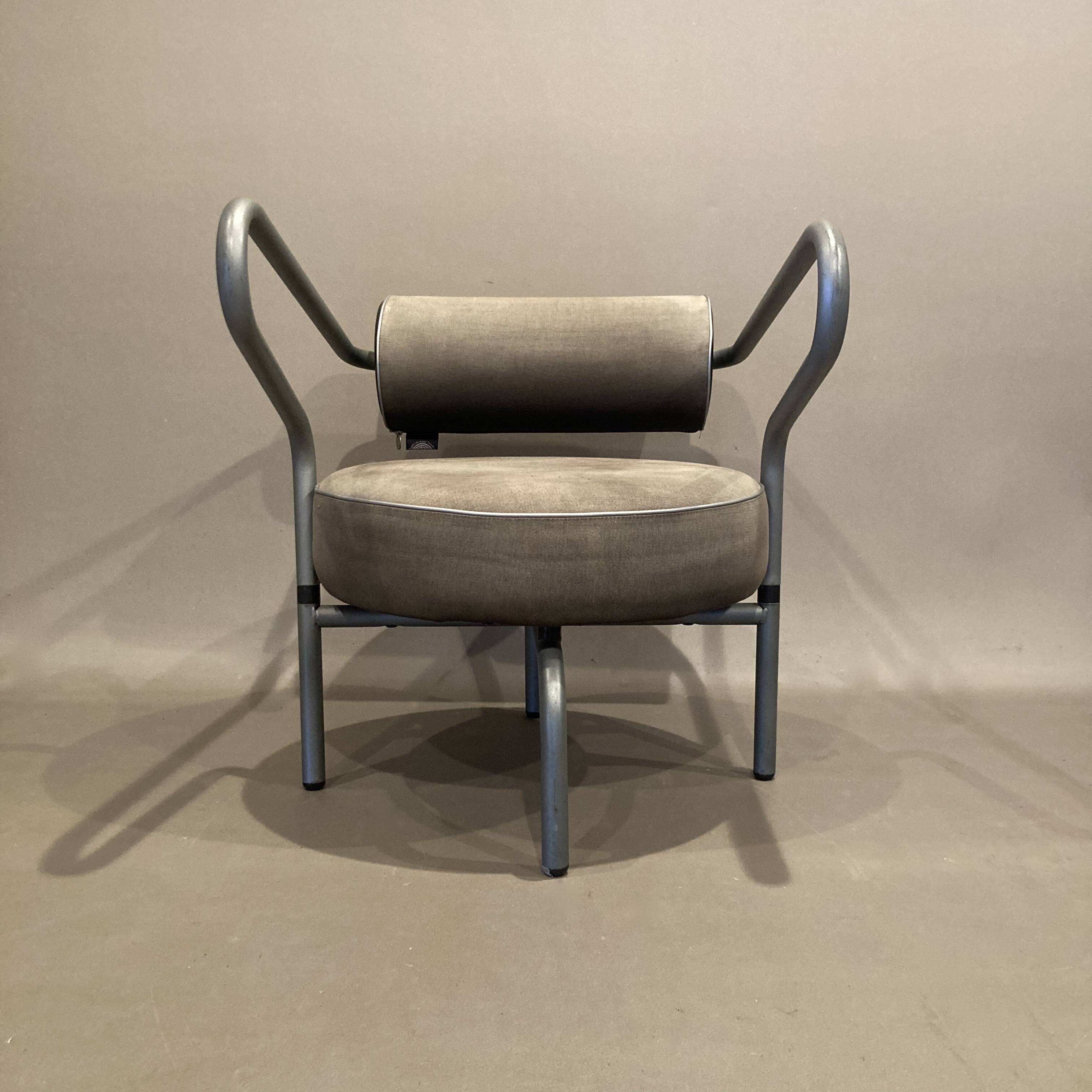 Pair of designer armchairs "the natural choice".