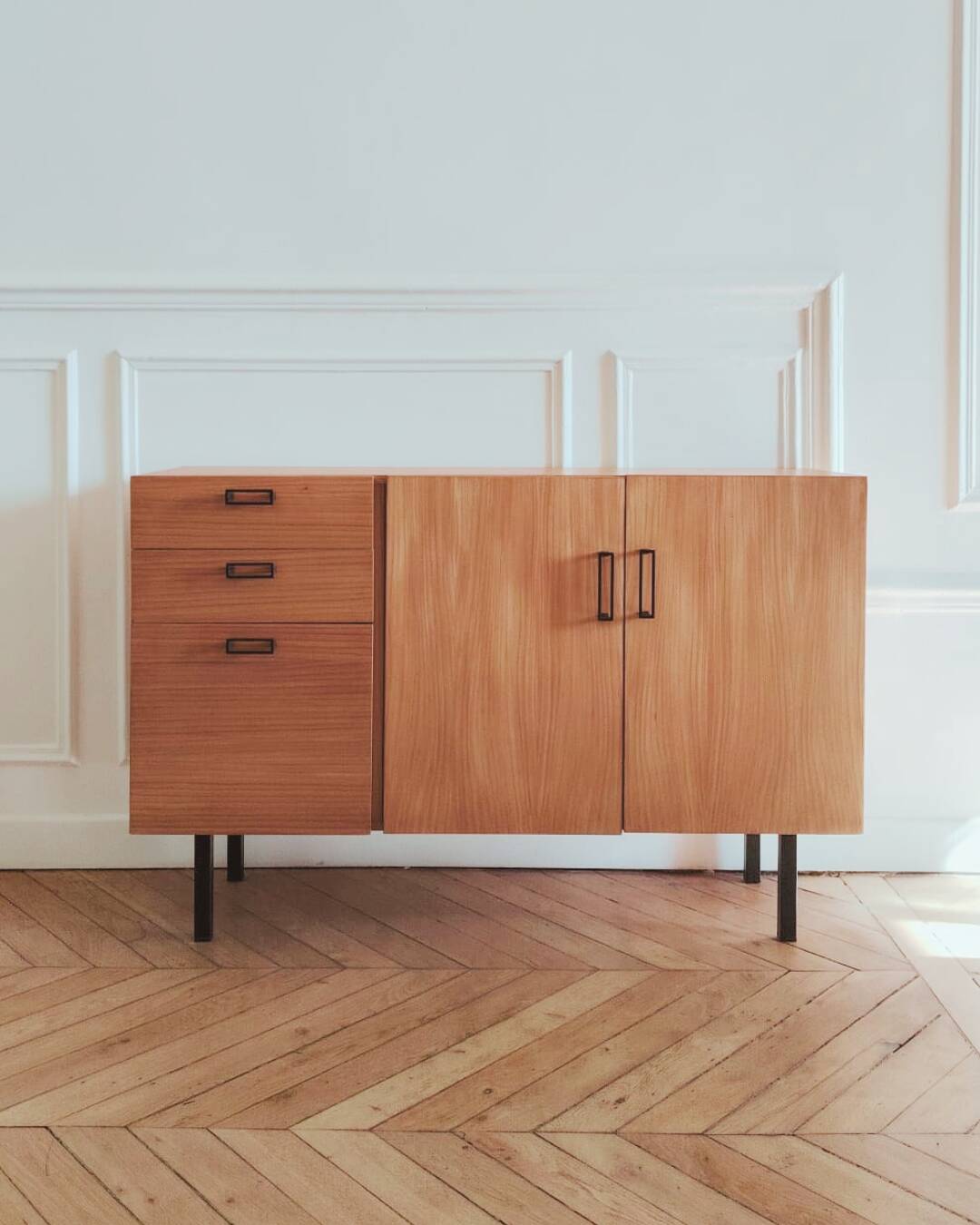 Renovated vintage modernist enfilade, 1950s-60s.