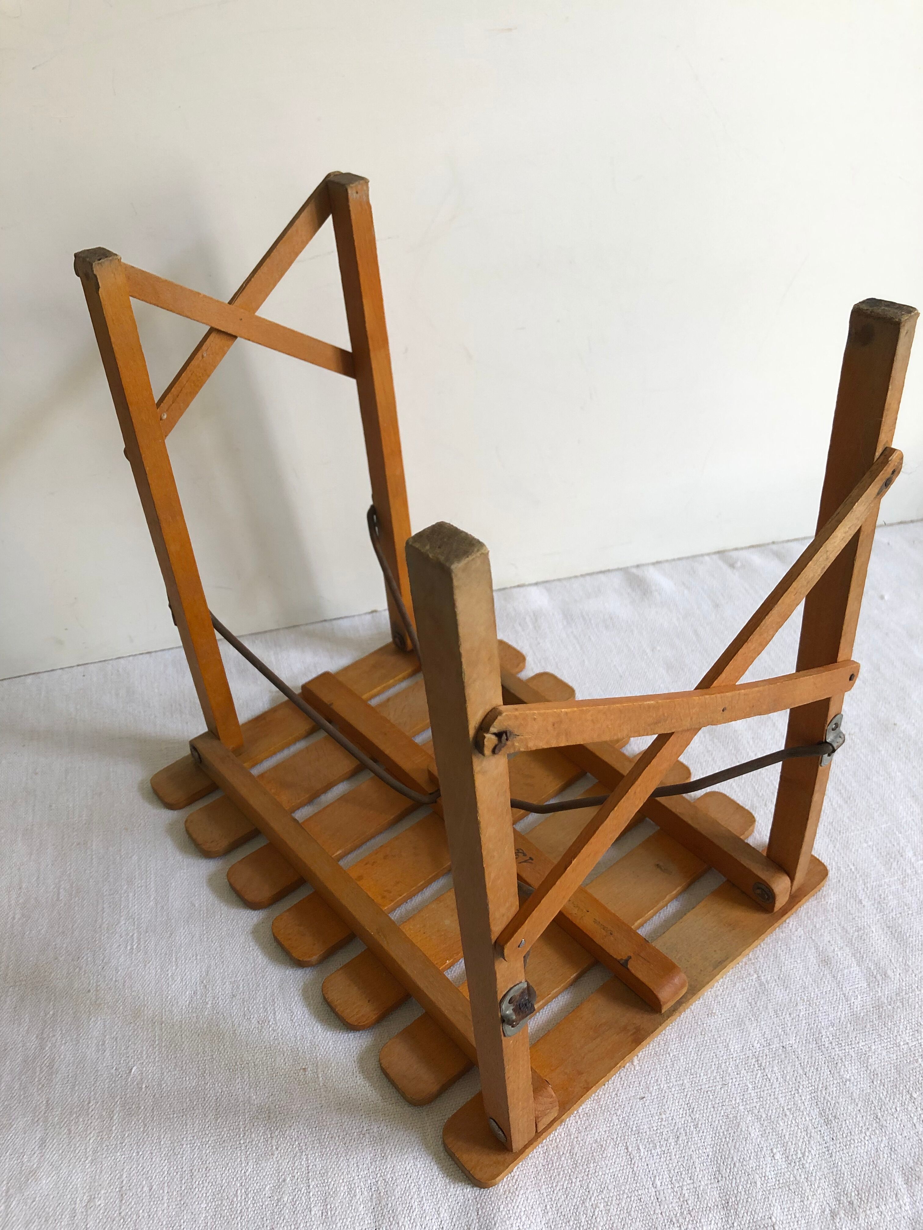 Folding stool with slats