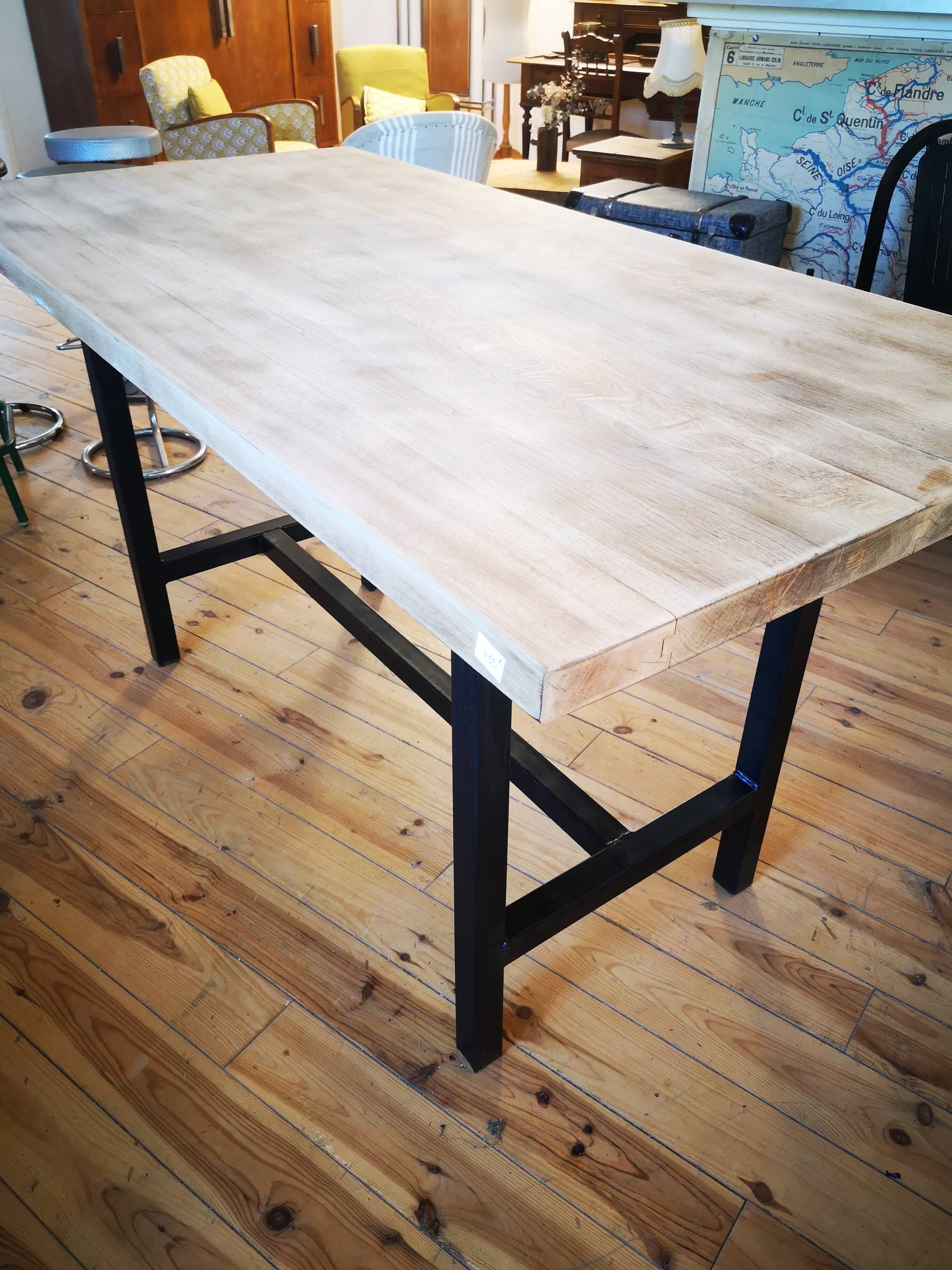 Industrial standing table