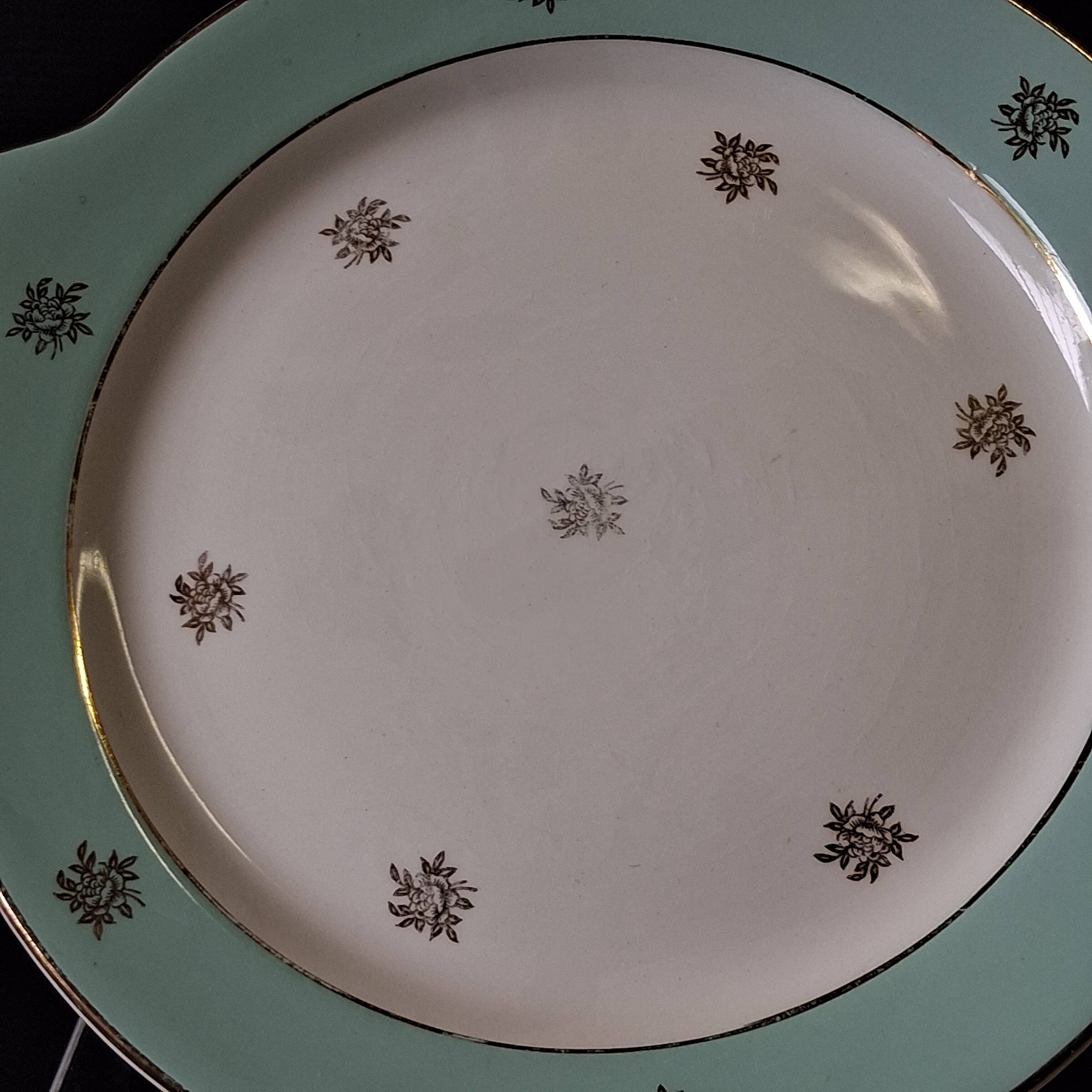 Pie dish with ears from Moulin des Loups in good condition.