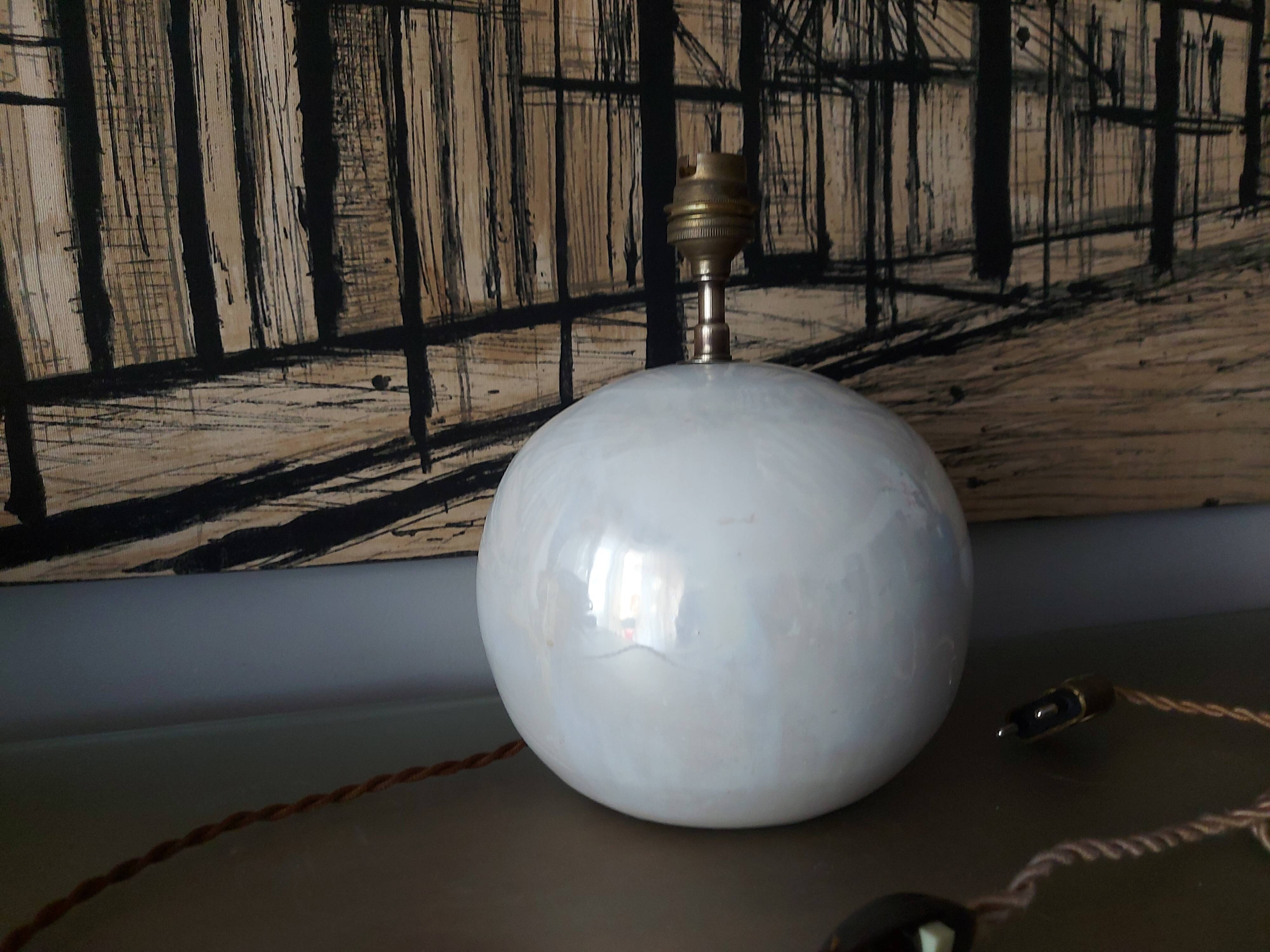 Ceramic lamp foot, iridescent white