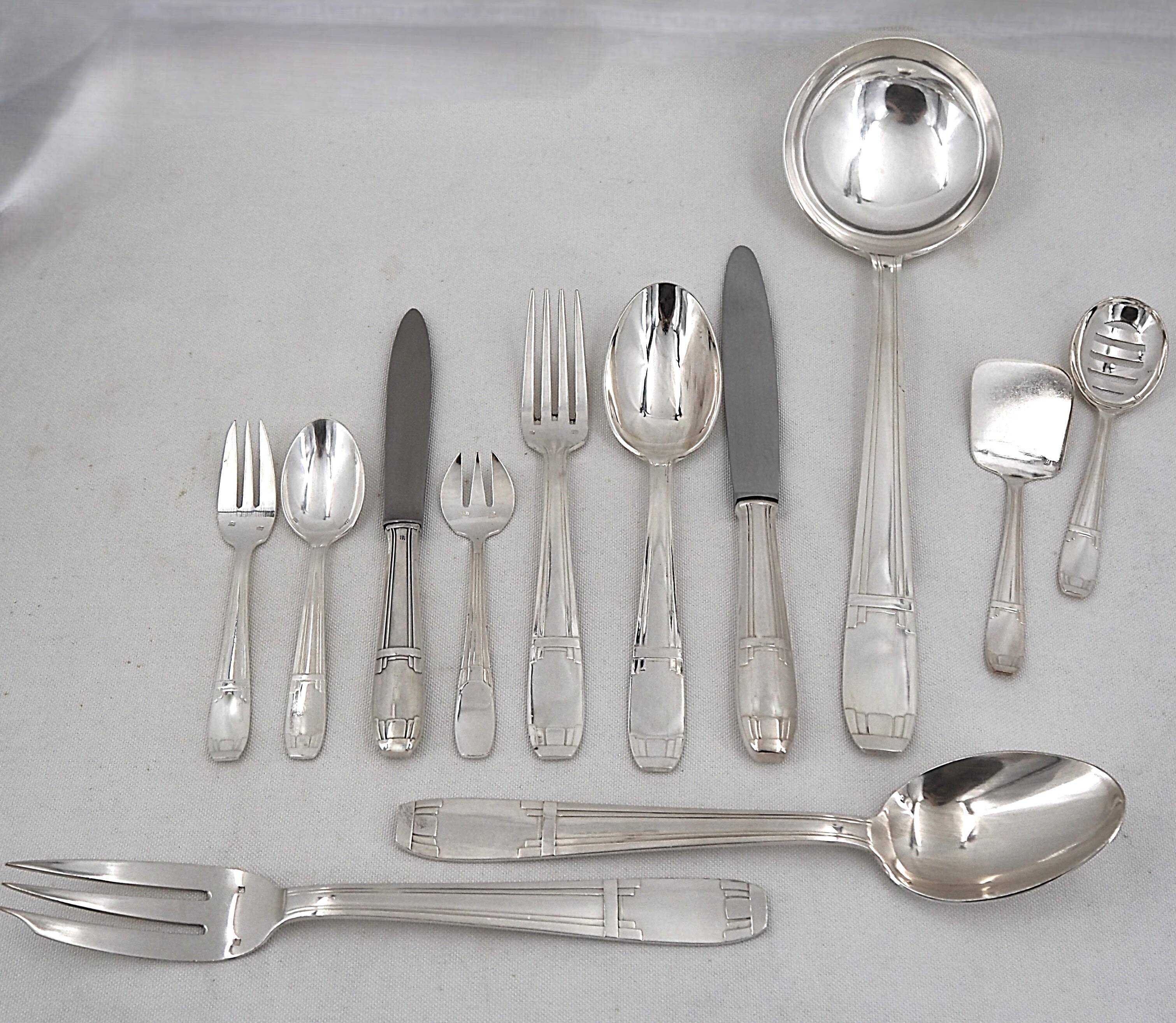 Share Art Deco cutlery set of 79 pieces, knives, silver-plated metal.