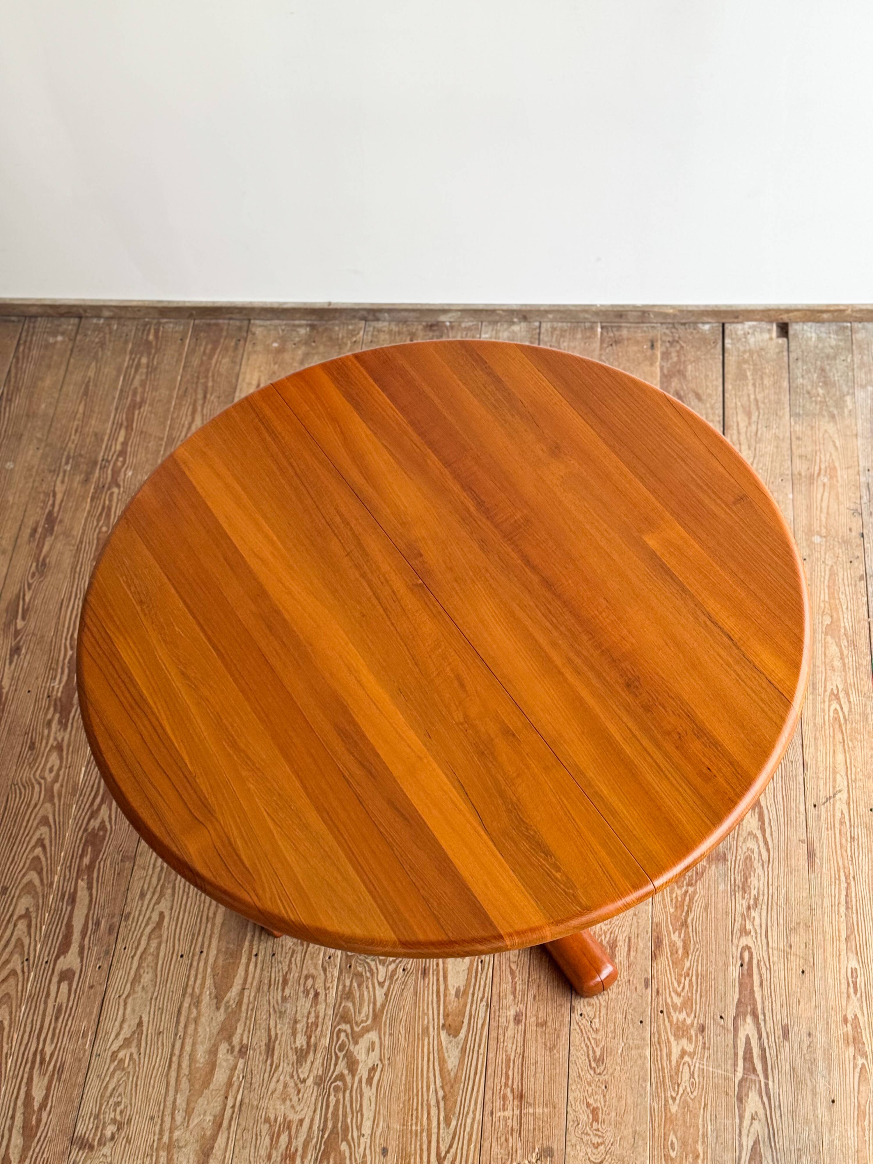 Table ronde extensible en teck de Dyrlund, Danemark
