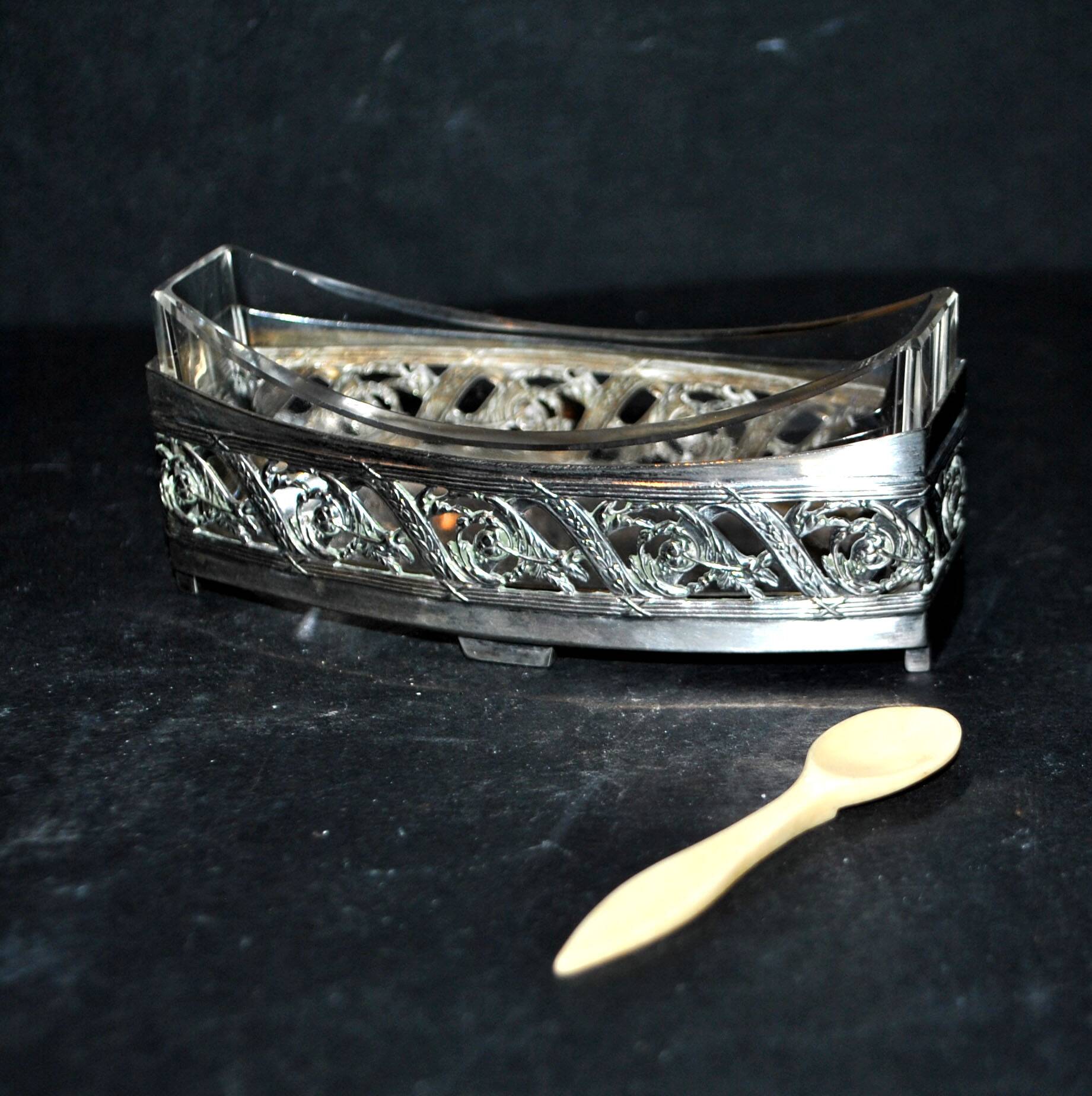 Empire salt shaker in silver metal ALPACA Saleron Napoléon III shuttle laurel frieze