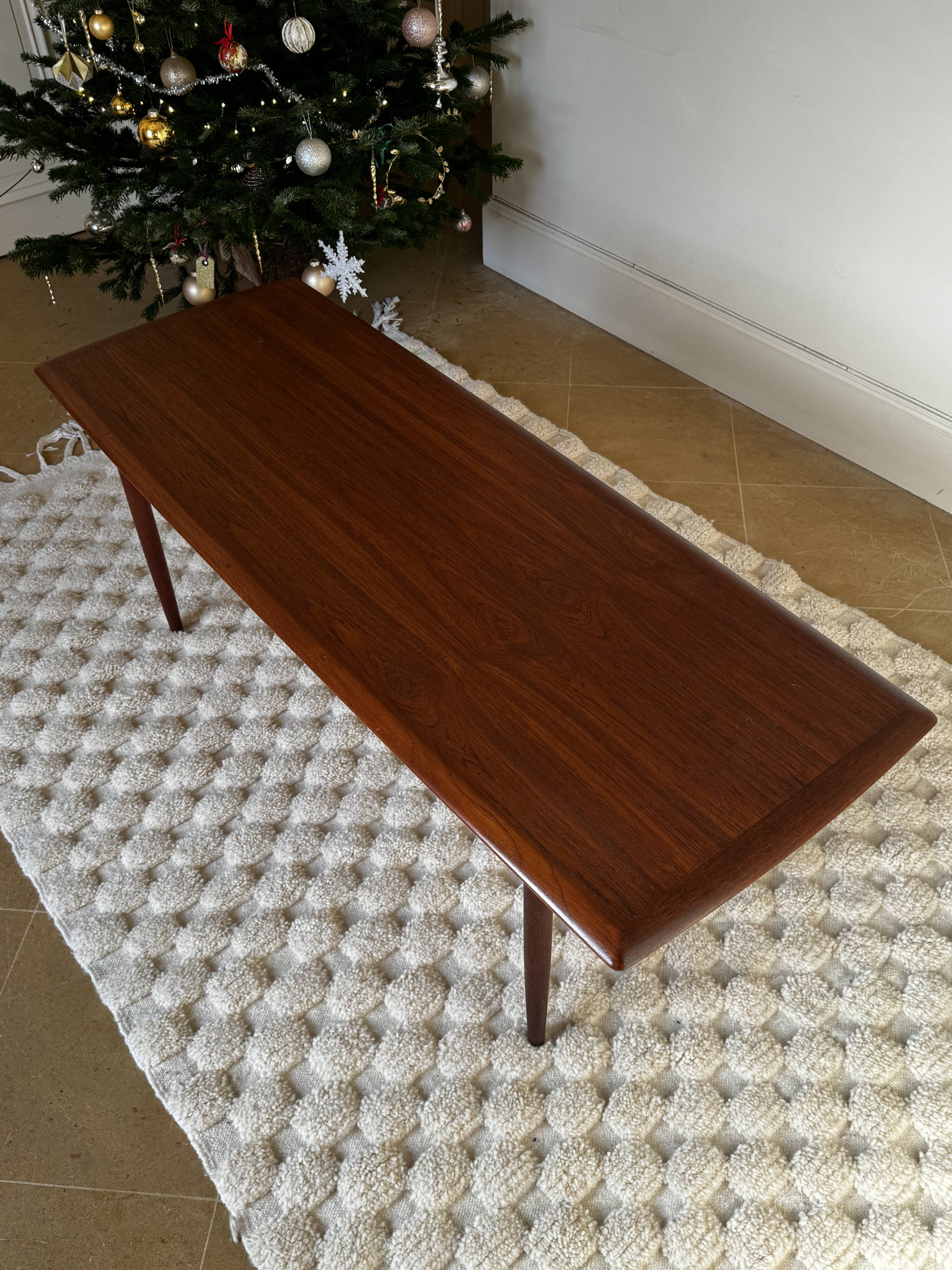 Vintage Scandinavian coffee table from the 1960s "Margrethe"